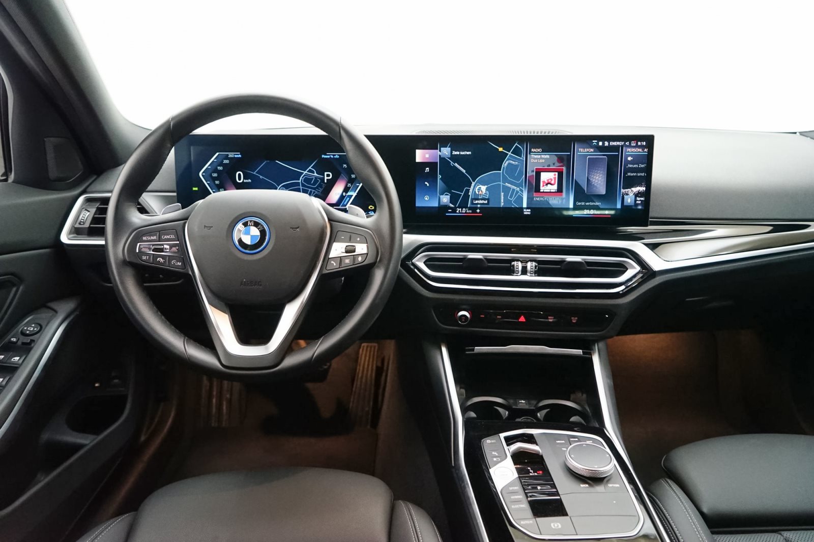 Fahrzeugabbildung BMW 320e Touring [Sport Line, AHK, ACC, RFK, 18 LMR]
