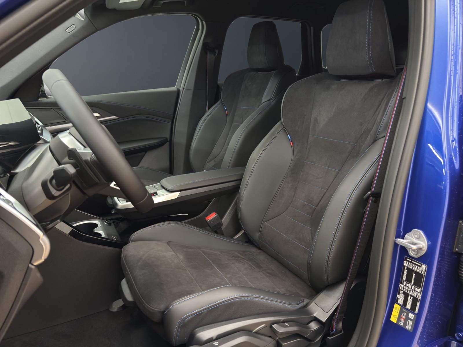 Fahrzeugabbildung BMW iX1 eDrive20 [M Sport Pro, AHK, ACC, 19 LMR, RFK]