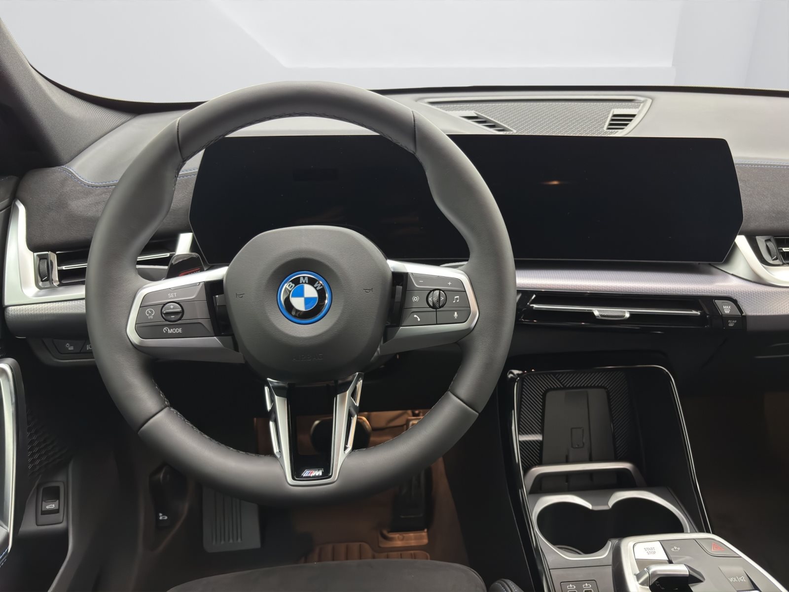 Fahrzeugabbildung BMW iX1 eDrive20 [M Sport Pro, AHK, ACC, 19 LMR, RFK]