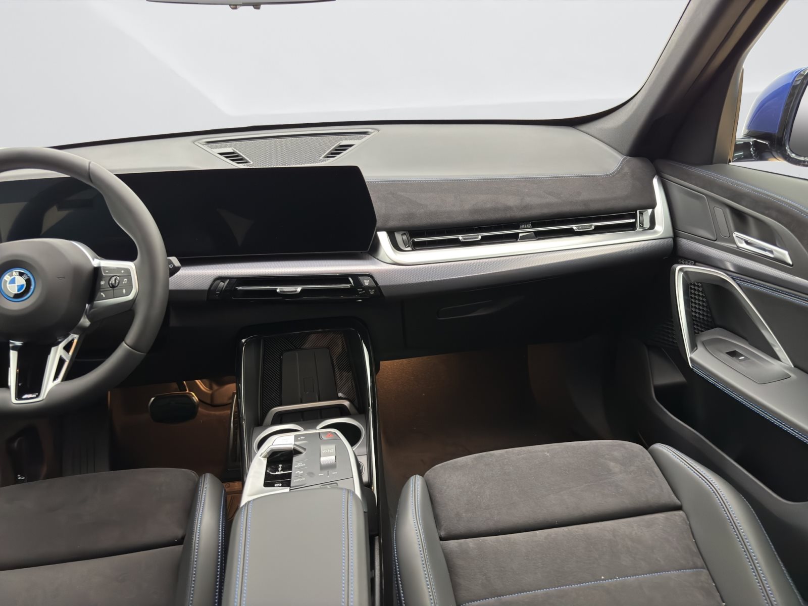 Fahrzeugabbildung BMW iX1 eDrive20 [M Sport Pro, AHK, ACC, 19 LMR, RFK]