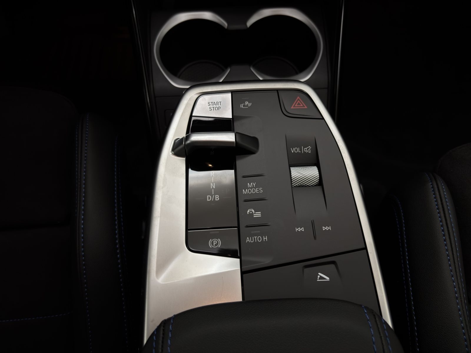 Fahrzeugabbildung BMW iX1 eDrive20 [M Sport Pro, AHK, ACC, 19 LMR, RFK]