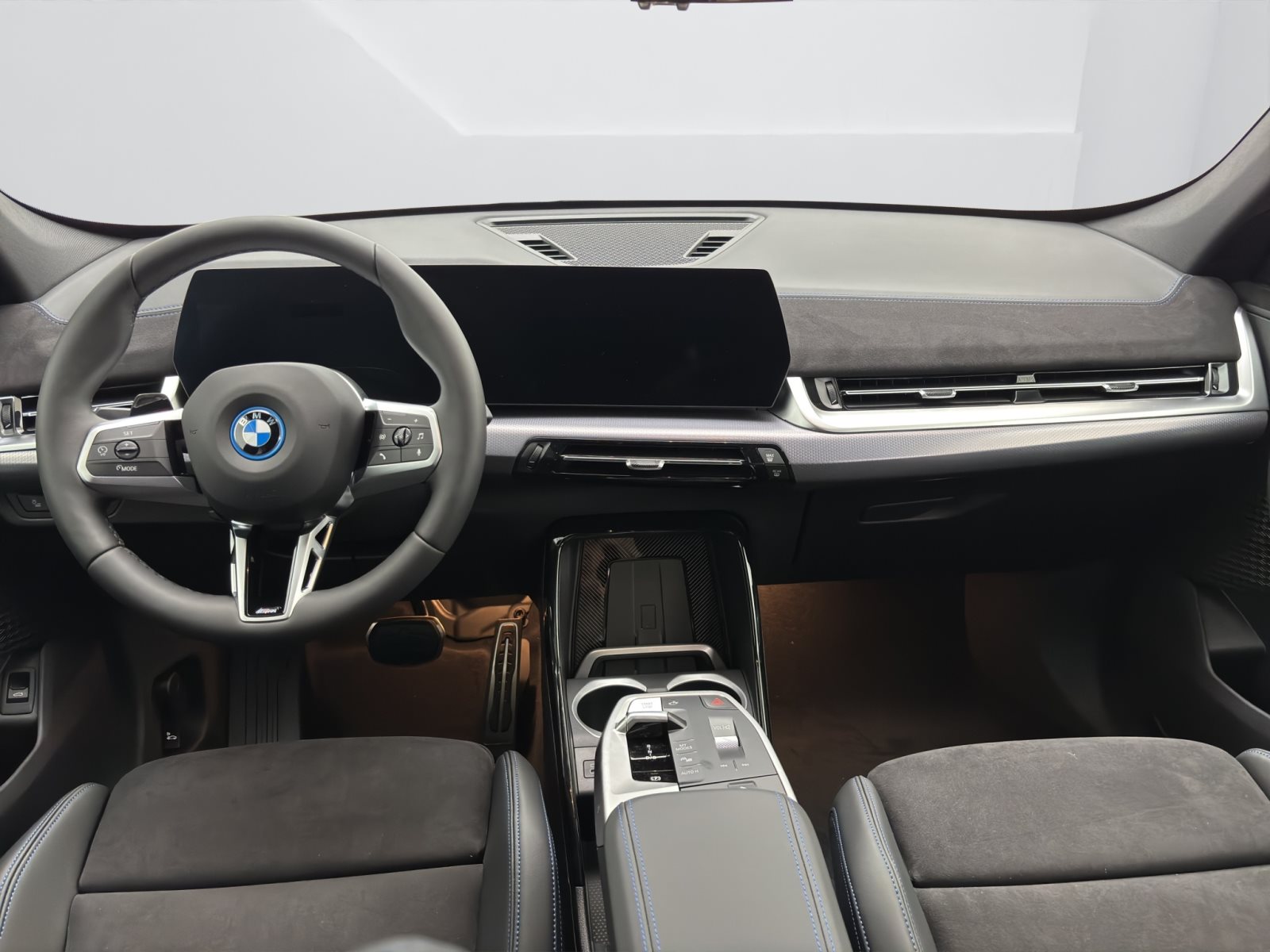 Fahrzeugabbildung BMW iX1 eDrive20 [M Sport Pro, AHK, ACC, 19 LMR, RFK]