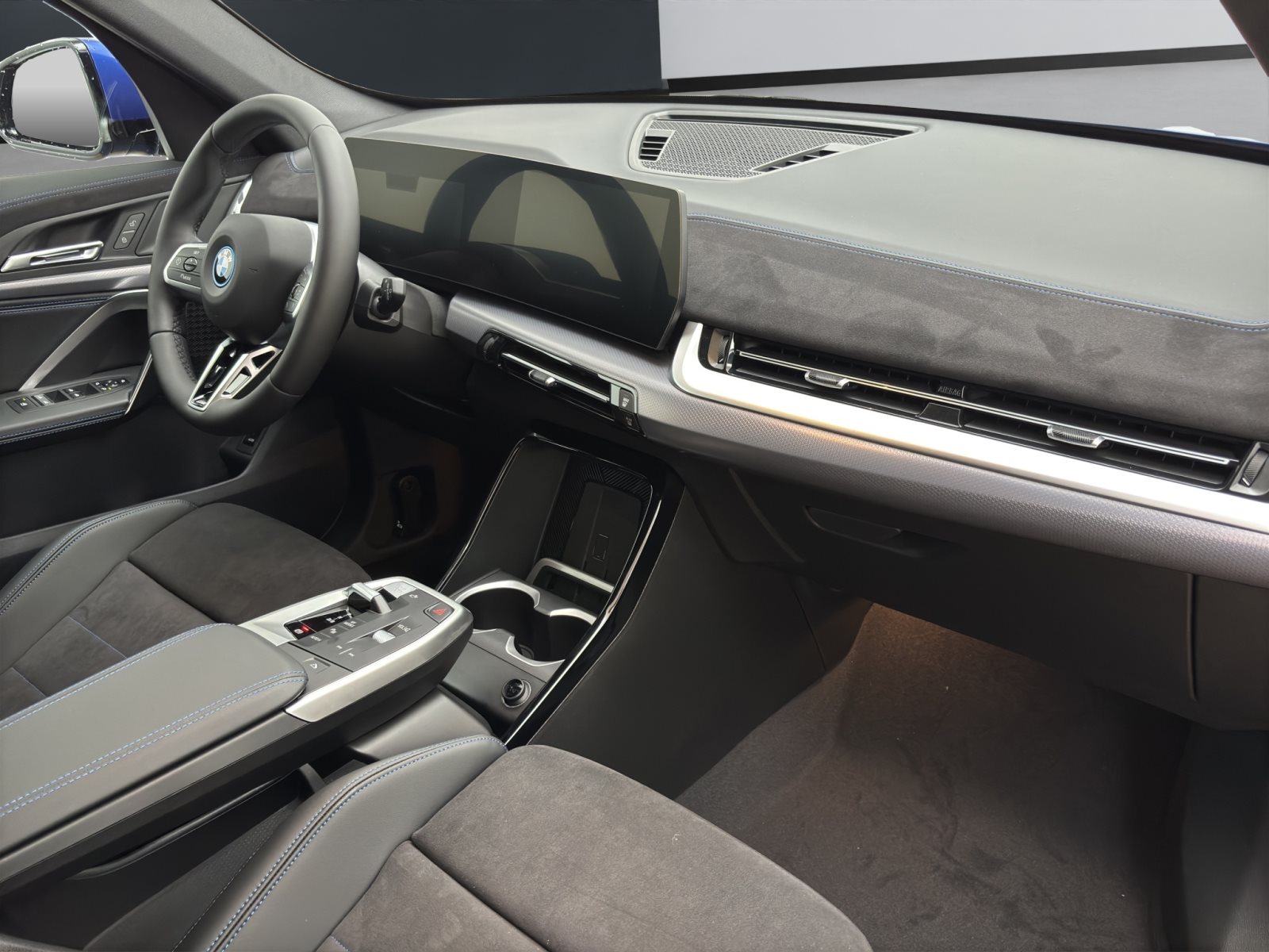Fahrzeugabbildung BMW iX1 eDrive20 [M Sport Pro, AHK, ACC, 19 LMR, RFK]