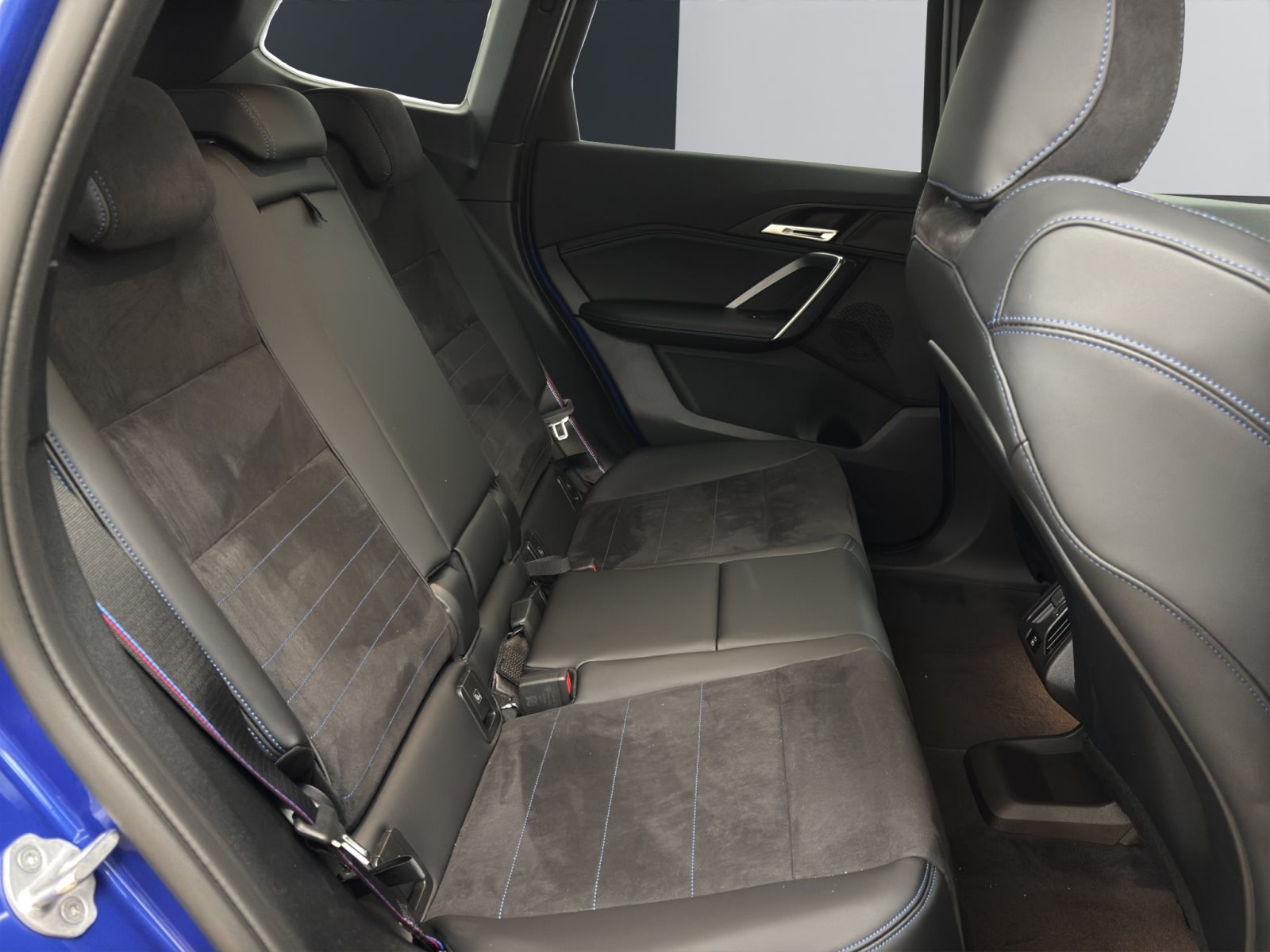 Fahrzeugabbildung BMW iX1 eDrive20 [M Sport Pro, AHK, ACC, 19 LMR, RFK]