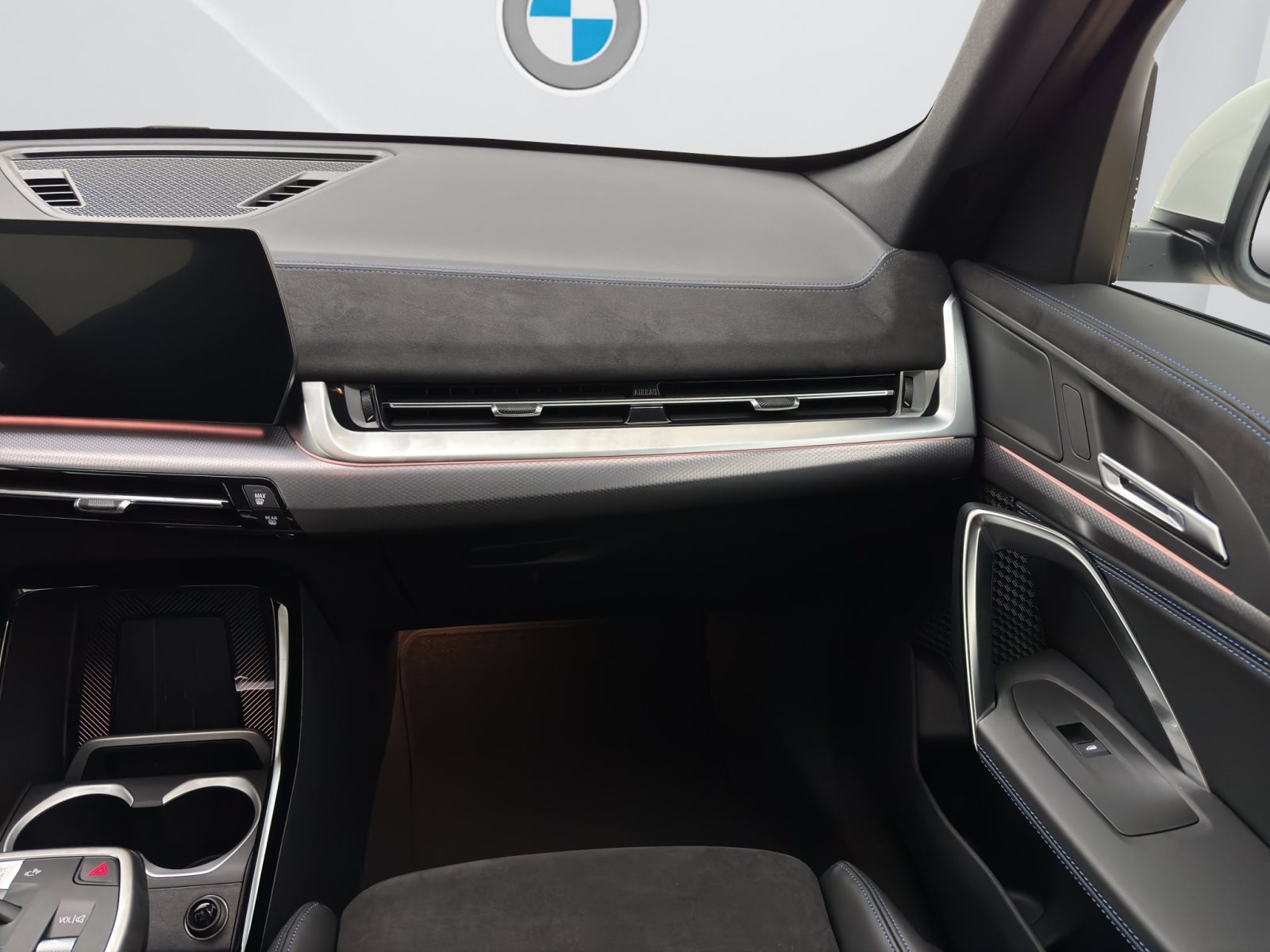 Fahrzeugabbildung BMW X1 sDrive20i [M Sport, AHK, ACC, RFK, 18 LMR]