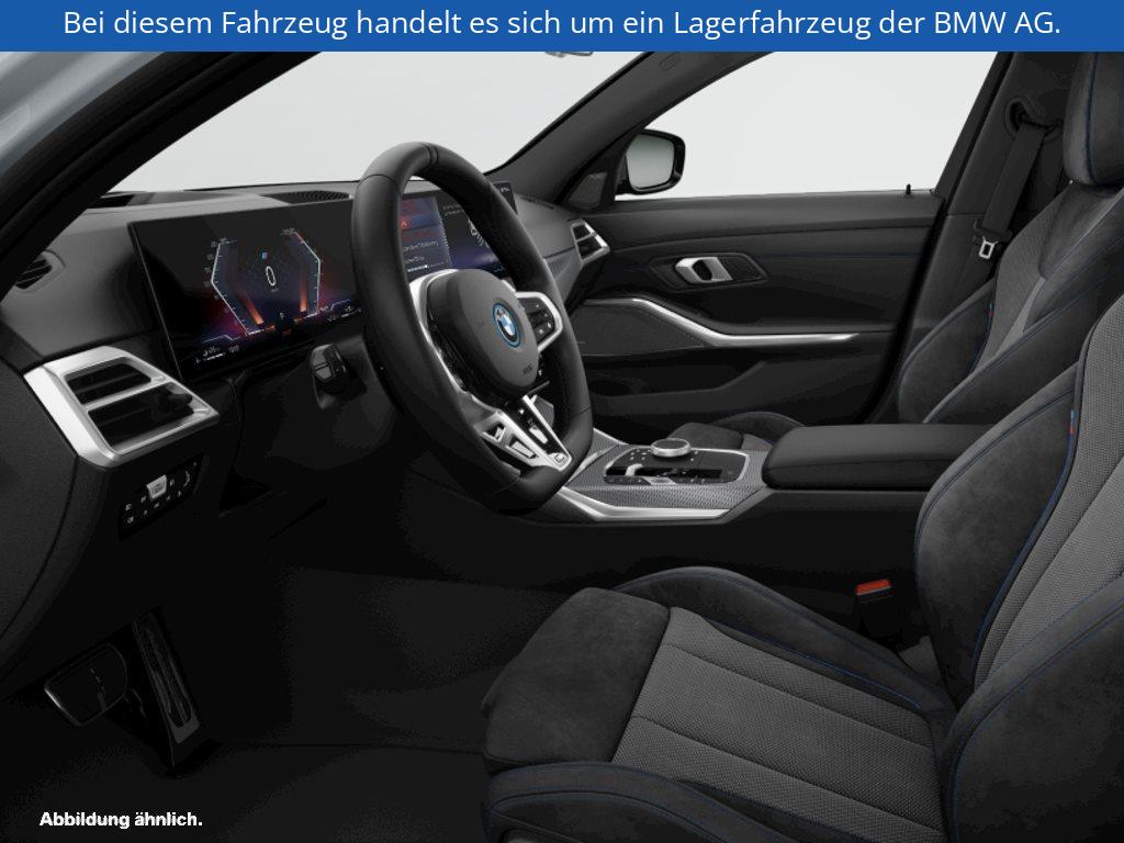 Fahrzeugabbildung BMW 330e Limousine