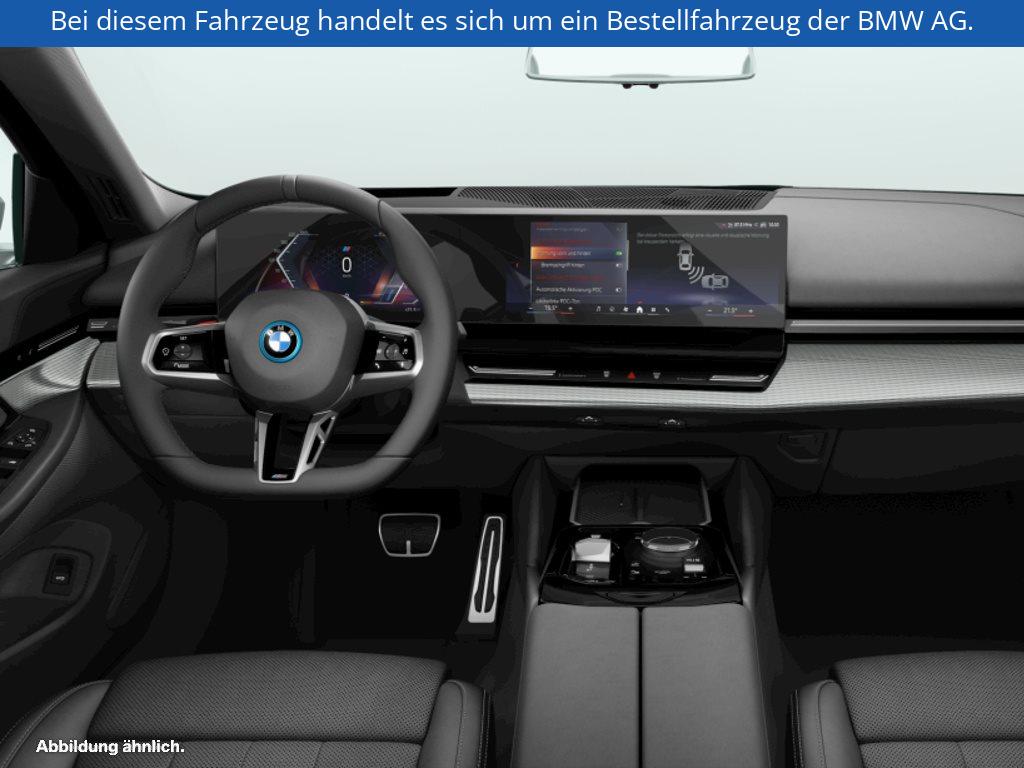 Fahrzeugabbildung BMW i5 eDrive40 Limousine
