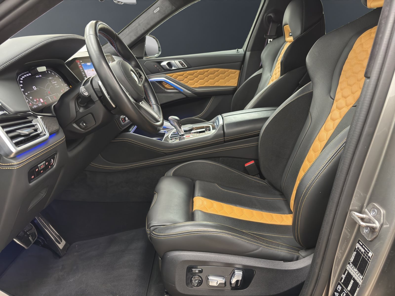 Fahrzeugabbildung BMW X6 M Competition [Laser, SkyLounge, 360°, AHK]