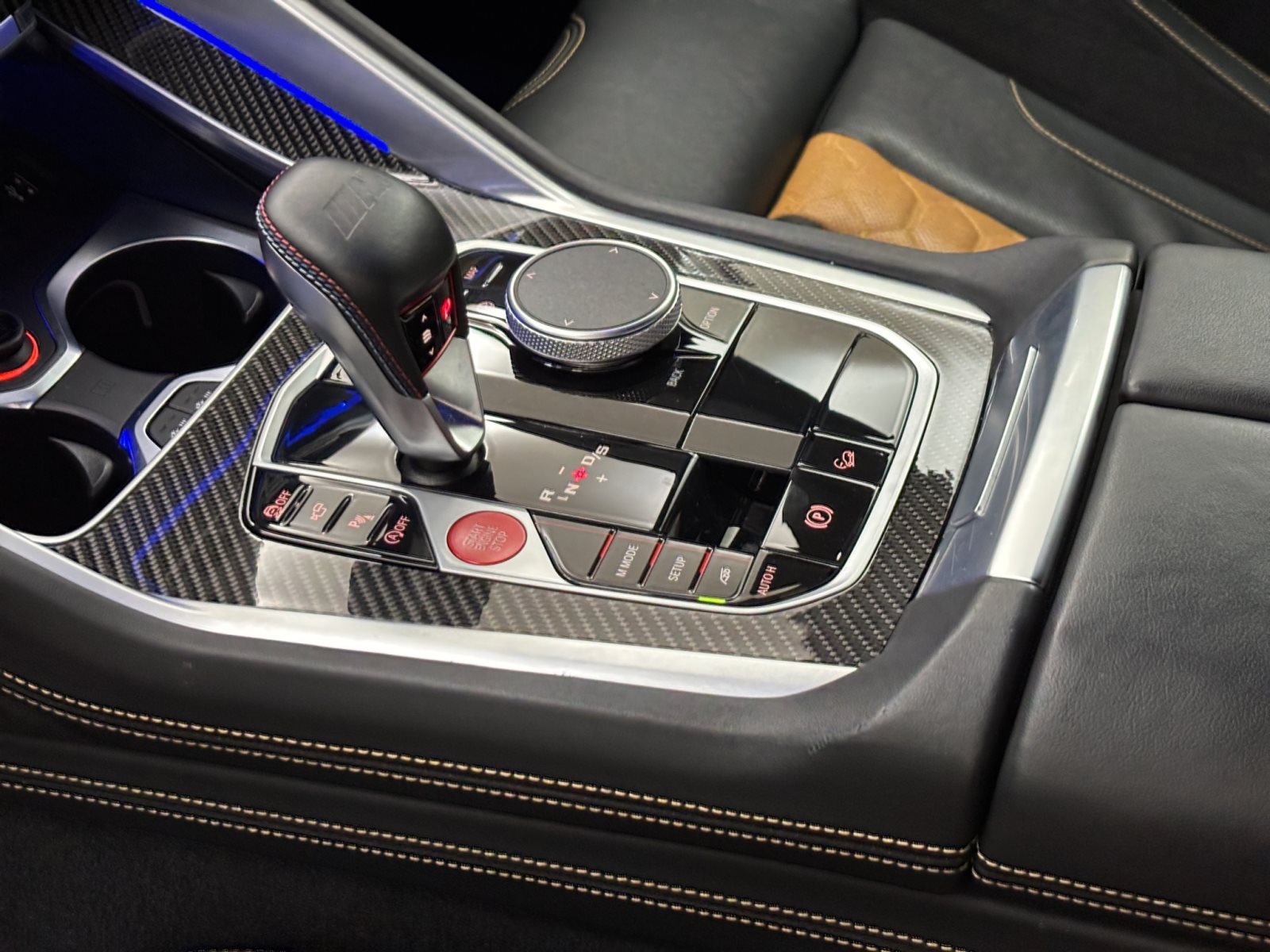 Fahrzeugabbildung BMW X6 M Competition [Laser, SkyLounge, 360°, AHK]