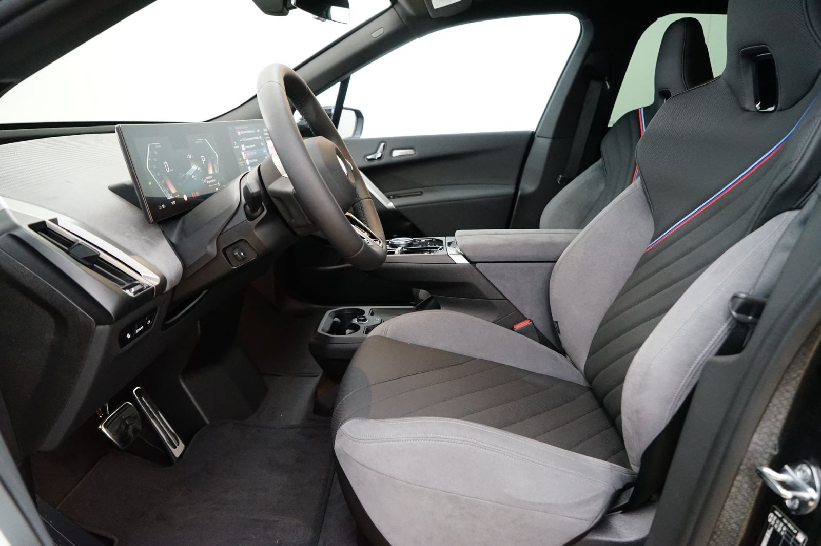 Fahrzeugabbildung BMW iX xDrive45 [M Sport, HUD, AHK, ACC, 21 LMR]