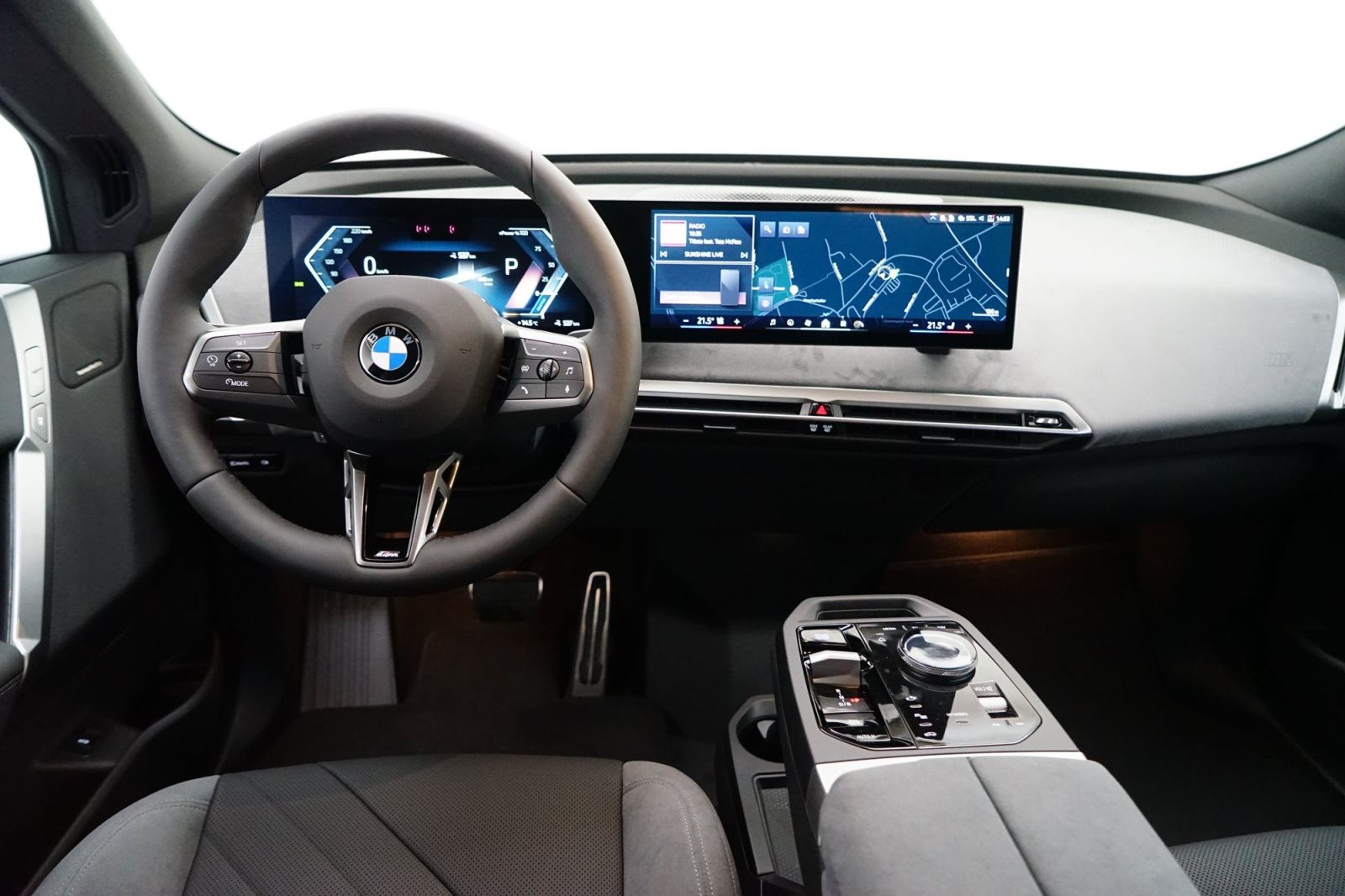 Fahrzeugabbildung BMW iX xDrive45 [M Sport, HUD, AHK, ACC, 21 LMR]