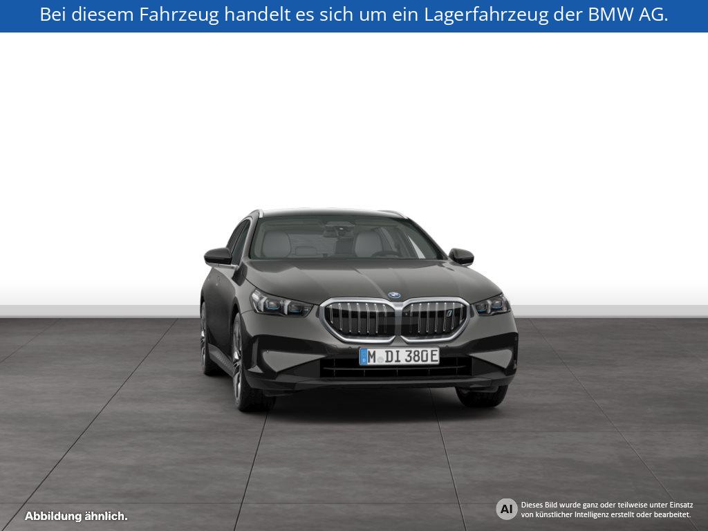 Fahrzeugabbildung BMW i5 eDrive40 Touring