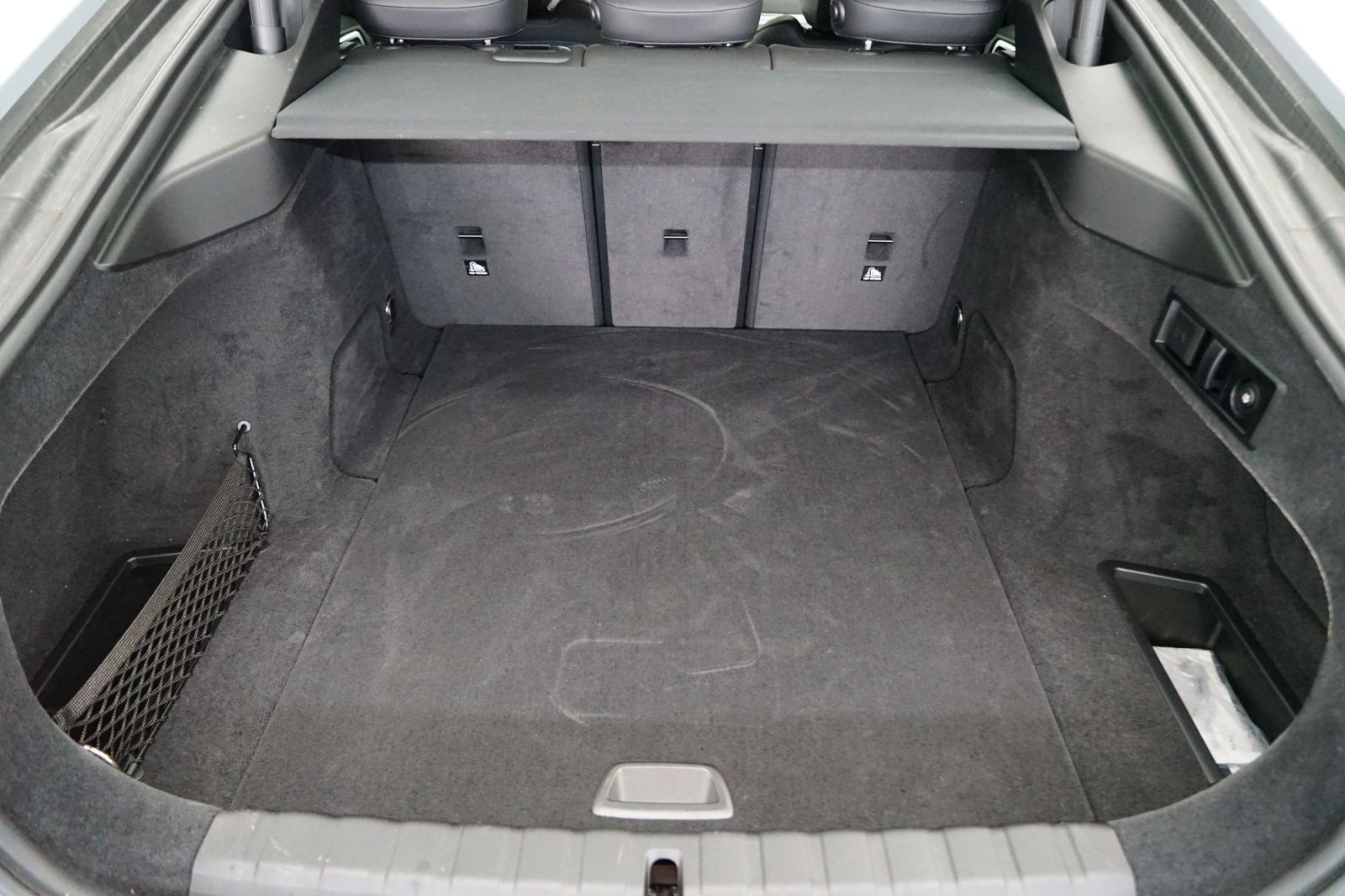 Fahrzeugabbildung BMW i4 eDrive40 Gran Coupé [M Sport, HUD, AHK, ACC, h&k Sound]