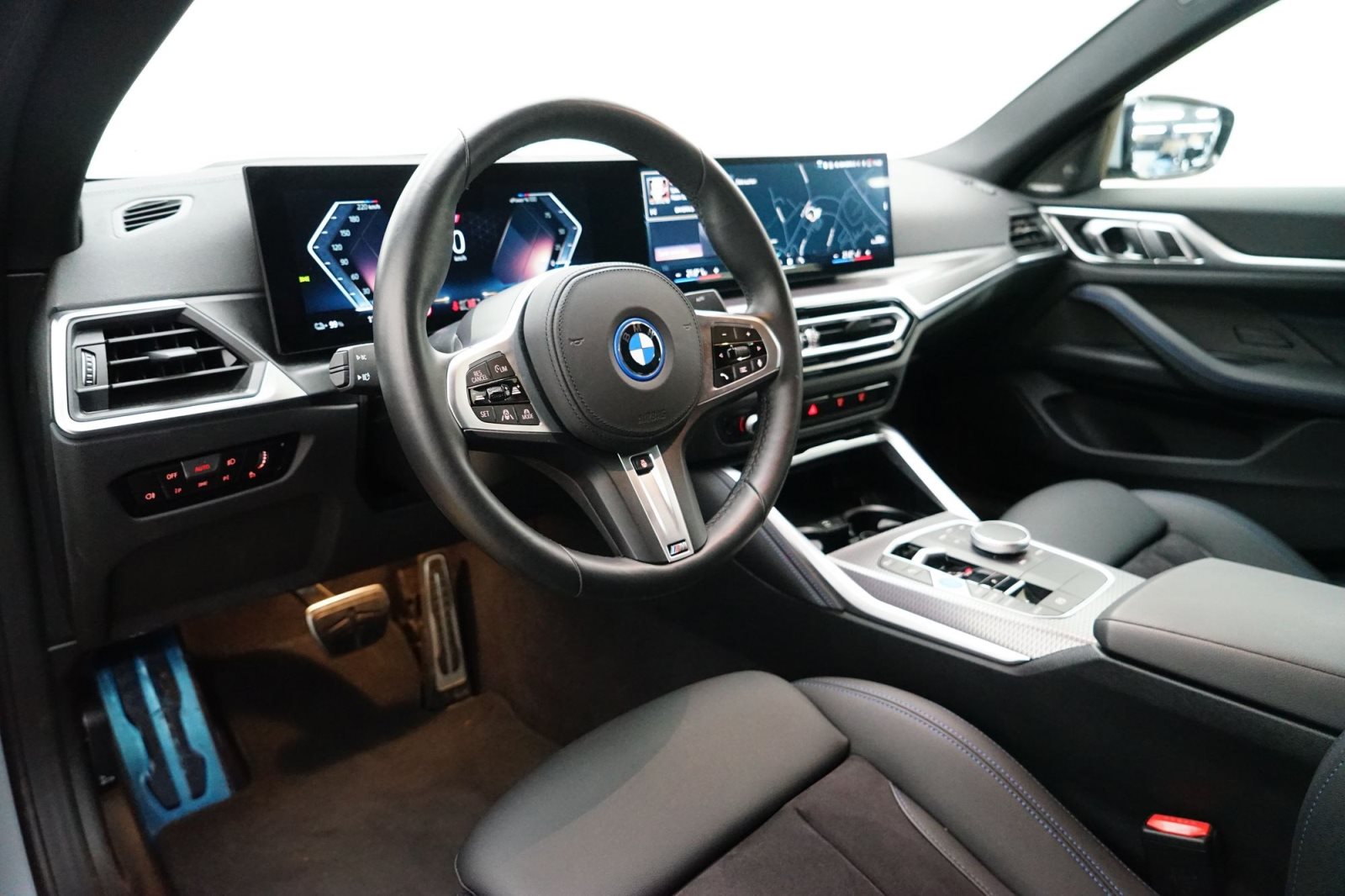Fahrzeugabbildung BMW i4 eDrive40 Gran Coupé [M Sport, HUD, AHK, ACC, h&k Sound]