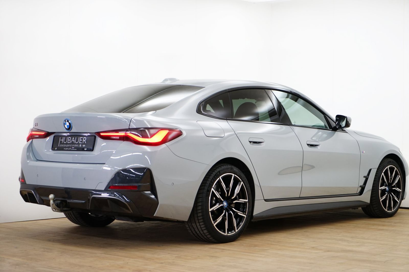 Fahrzeugabbildung BMW i4 eDrive40 Gran Coupé [M Sport, HUD, AHK, ACC, h&k Sound]