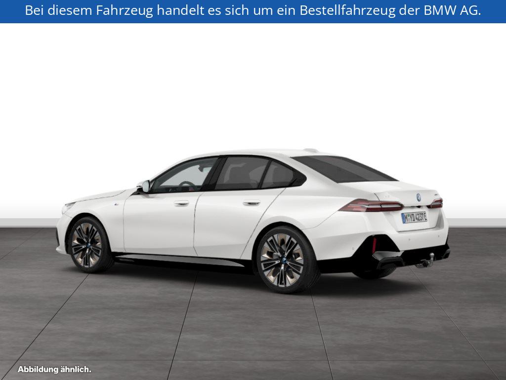Fahrzeugabbildung BMW i5 xDrive40 Limousine