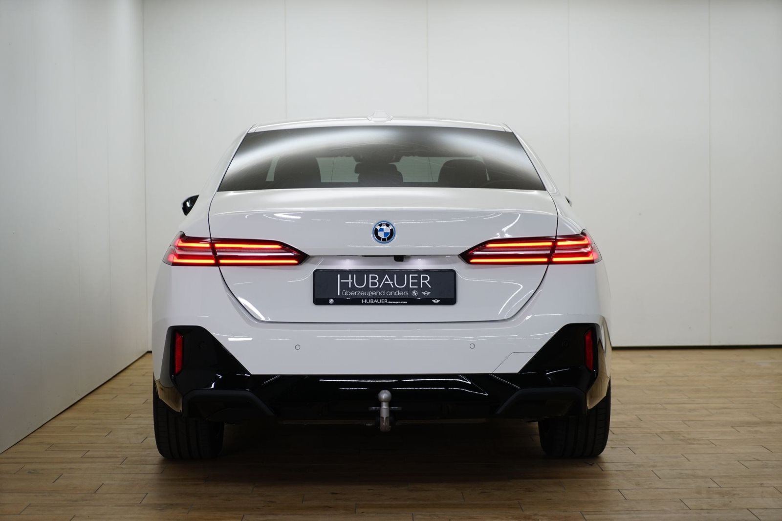 Fahrzeugabbildung BMW 550e xDrive Limousine [M Sport, B&W Sound, AHK]