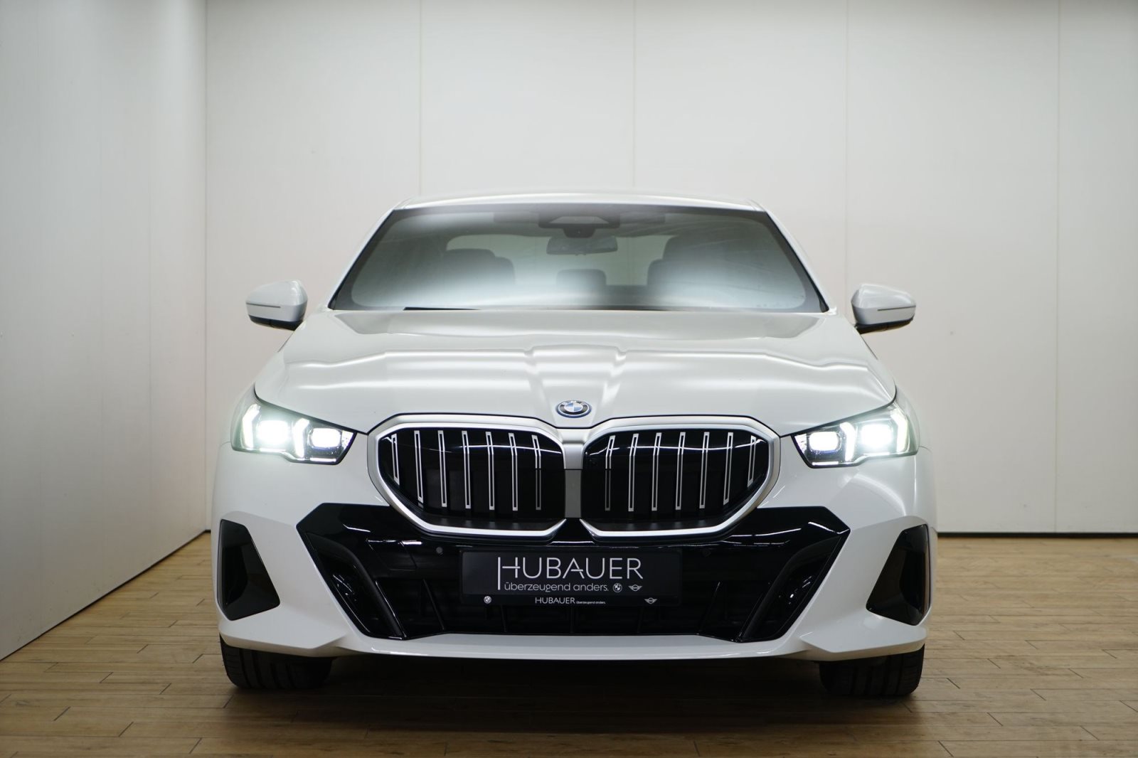 Fahrzeugabbildung BMW 550e xDrive Limousine [M Sport, B&W Sound, AHK]