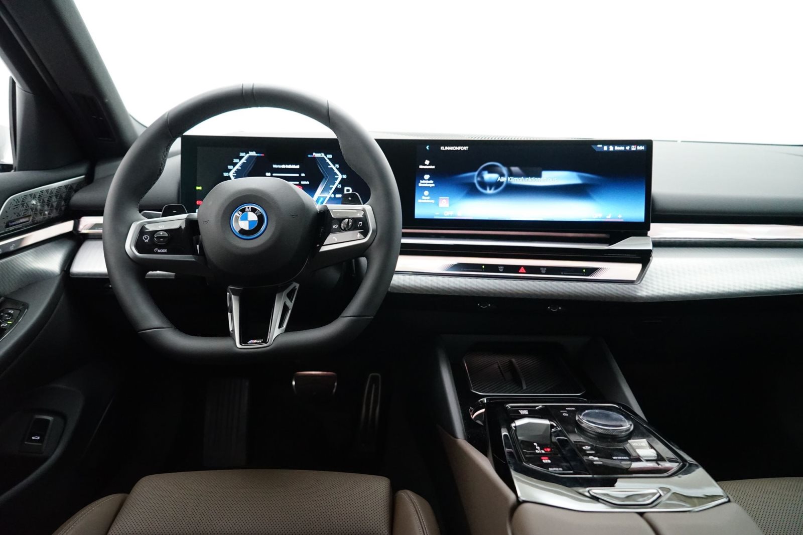Fahrzeugabbildung BMW 550e xDrive Limousine [M Sport, B&W Sound, AHK]