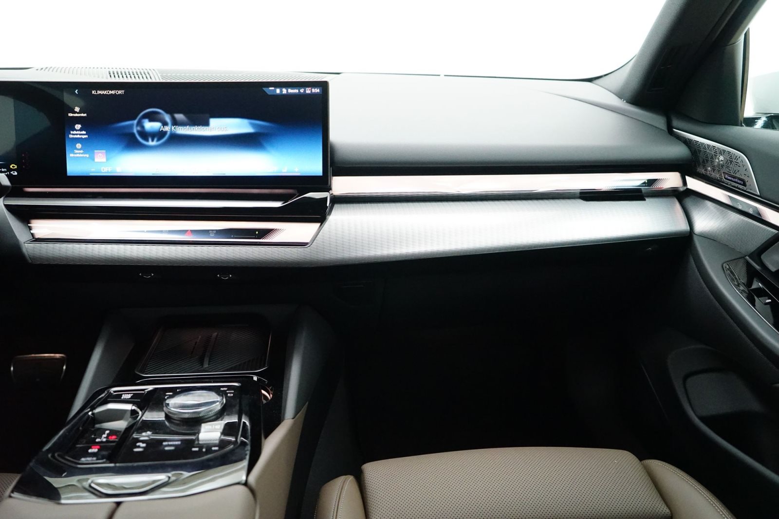 Fahrzeugabbildung BMW 550e xDrive Limousine [M Sport, B&W Sound, AHK]