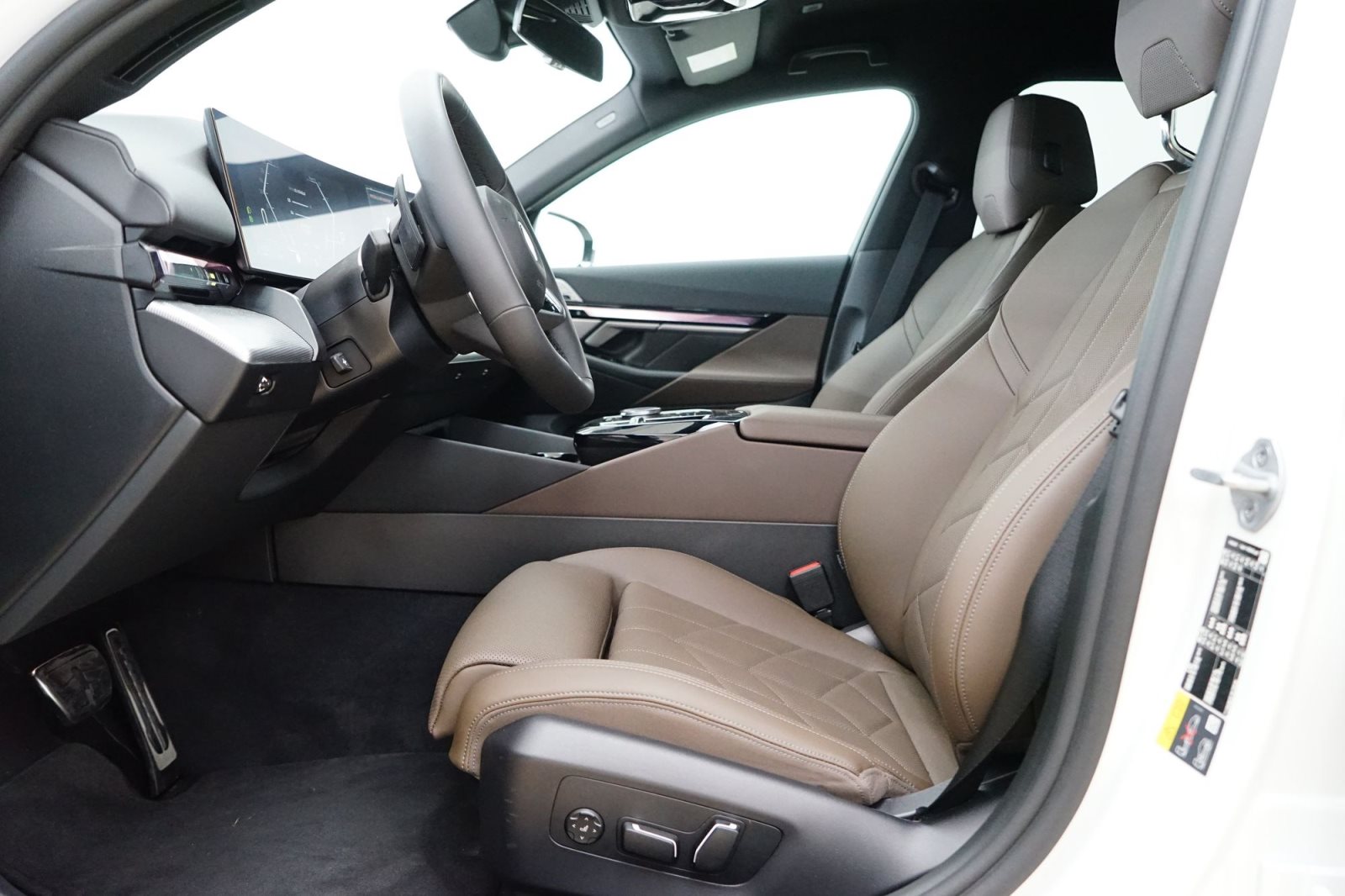 Fahrzeugabbildung BMW 550e xDrive Limousine [M Sport, B&W Sound, AHK]