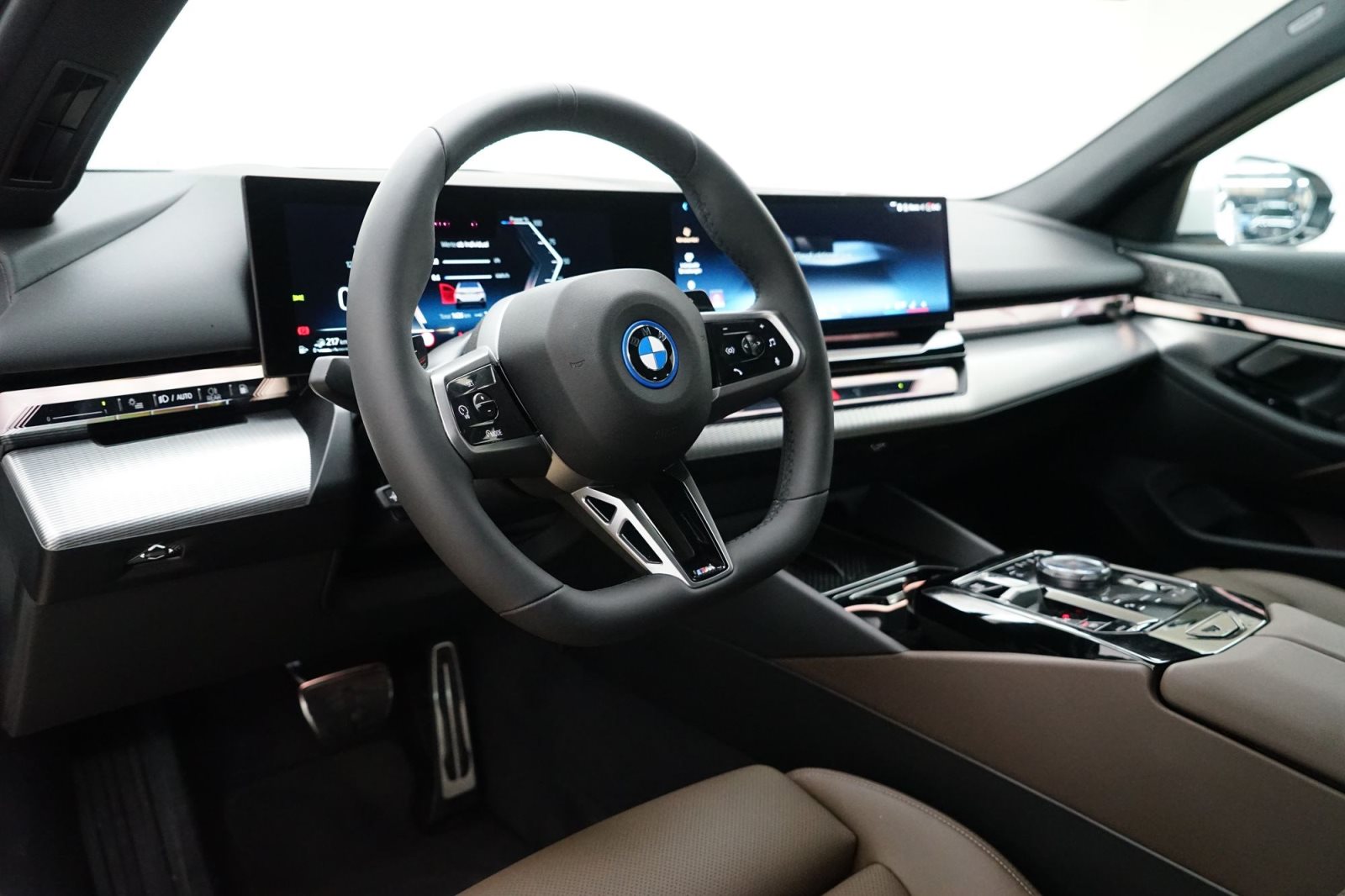 Fahrzeugabbildung BMW 550e xDrive Limousine [M Sport, B&W Sound, AHK]
