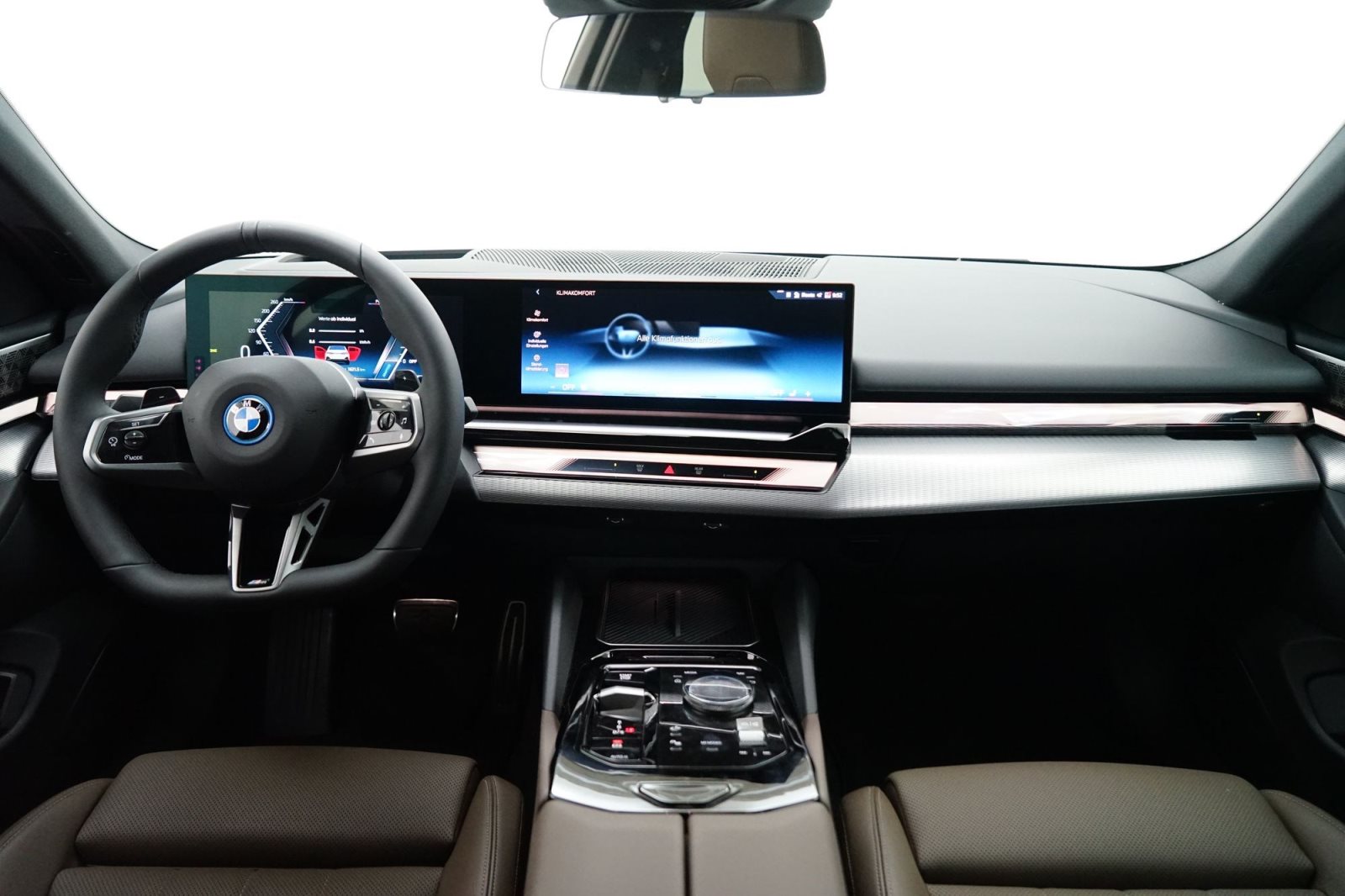 Fahrzeugabbildung BMW 550e xDrive Limousine [M Sport, B&W Sound, AHK]