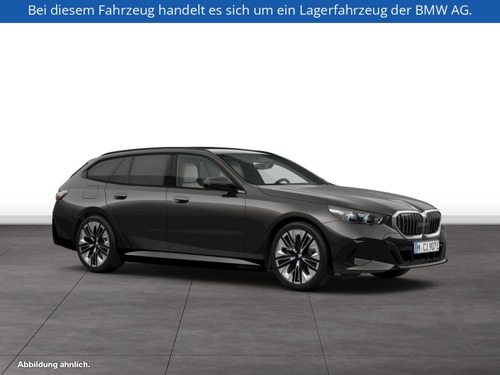 Fahrzeugabbildung BMW 550e xDrive Touring