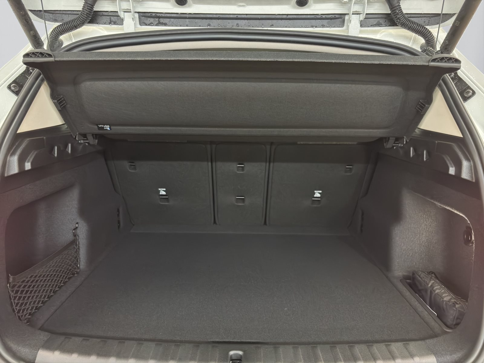 Fahrzeugabbildung BMW X1 sDrive20i [Navi, AHK, ACC, LED, RFK, SHZ, 17 LMR]