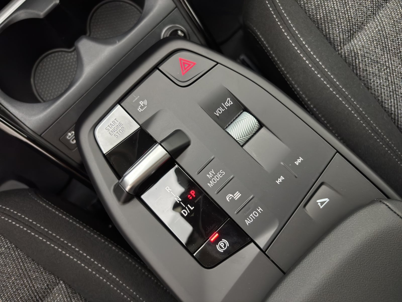 Fahrzeugabbildung BMW X1 sDrive20i [Navi, AHK, ACC, LED, RFK, SHZ, 17 LMR]