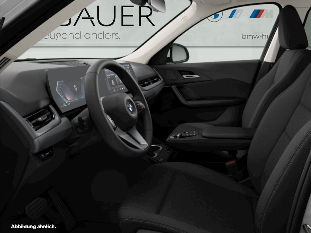 Fahrzeugabbildung BMW X1 sDrive20i [Navi, AHK, ACC, LED, RFK, SHZ, 17 LMR]