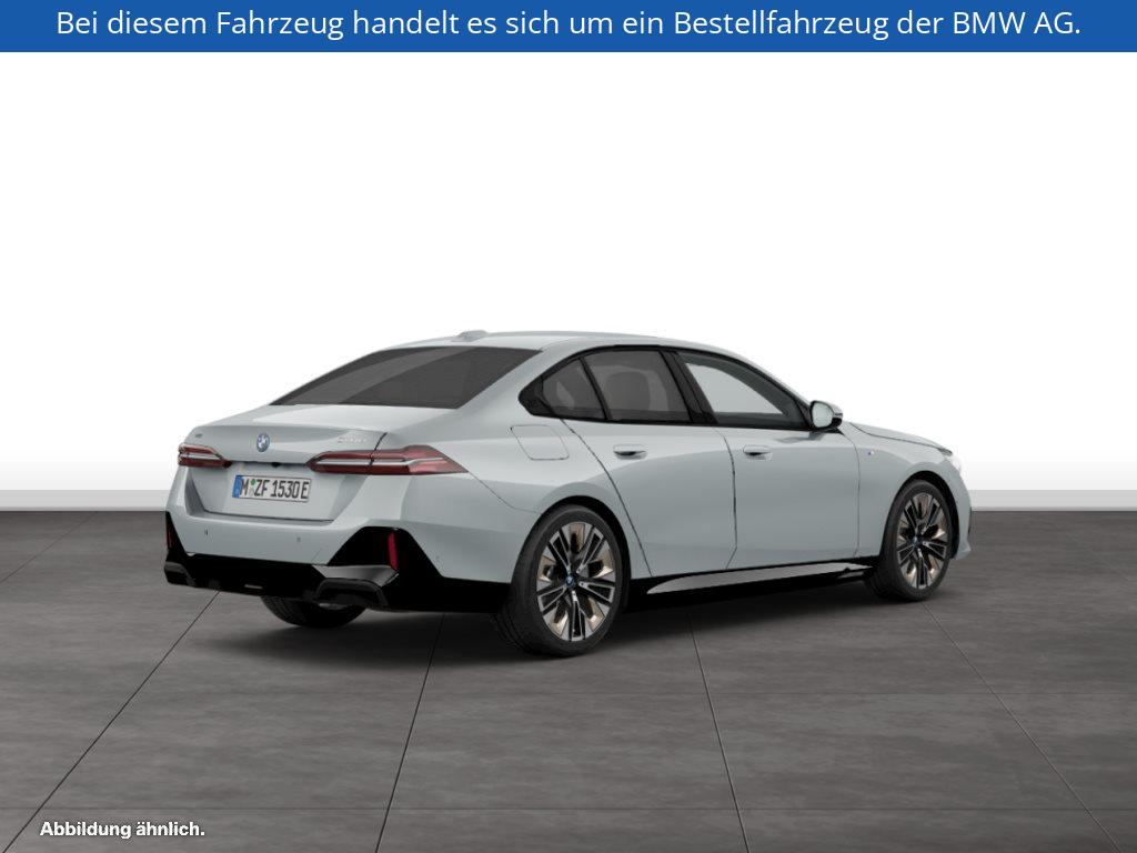 Fahrzeugabbildung BMW 550e xDrive Limousine