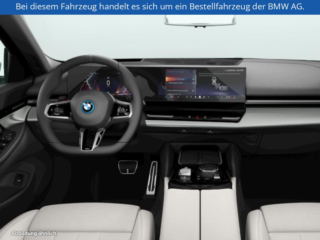 Fahrzeugabbildung BMW 550e xDrive Limousine