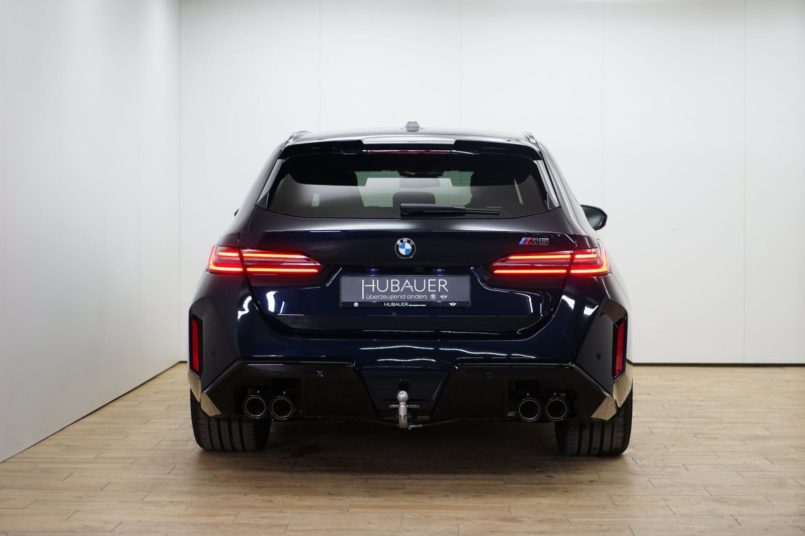 Fahrzeugabbildung BMW M5 Touring [Ultimate Package, HUD, ACC, AHK]