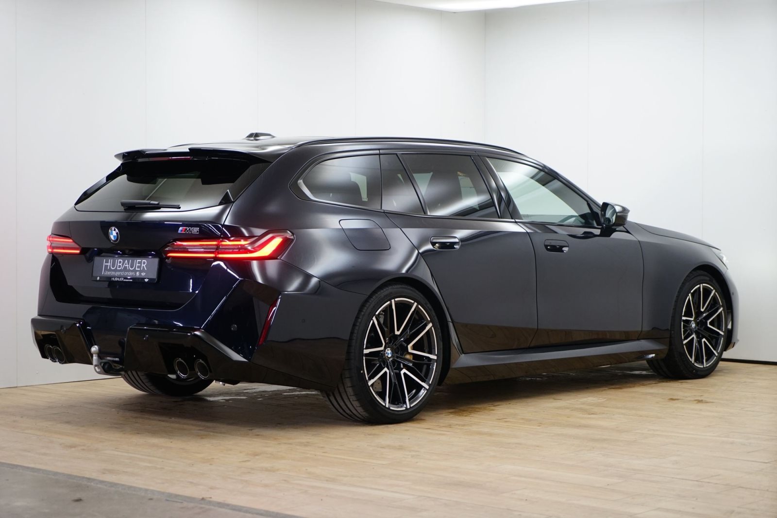Fahrzeugabbildung BMW M5 Touring [Ultimate Package, HUD, ACC, AHK]
