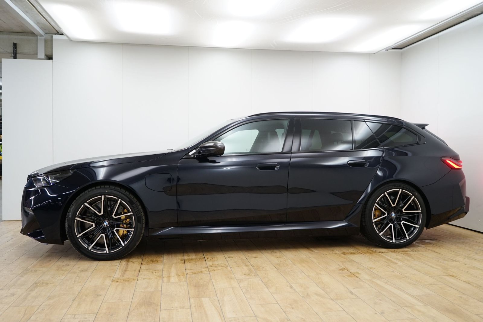 Fahrzeugabbildung BMW M5 Touring [Ultimate Package, HUD, ACC, AHK]