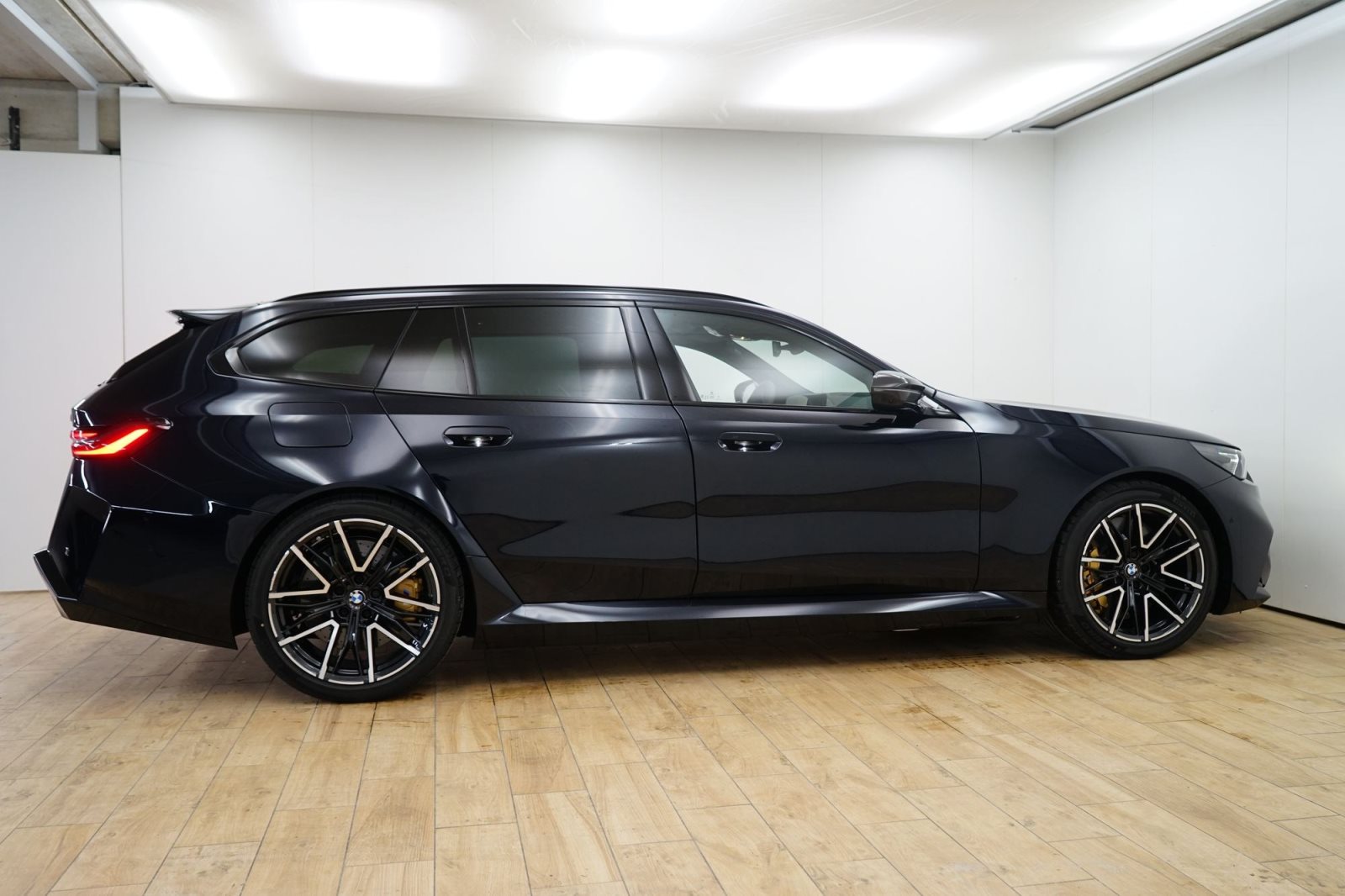 Fahrzeugabbildung BMW M5 Touring [Ultimate Package, HUD, ACC, AHK]