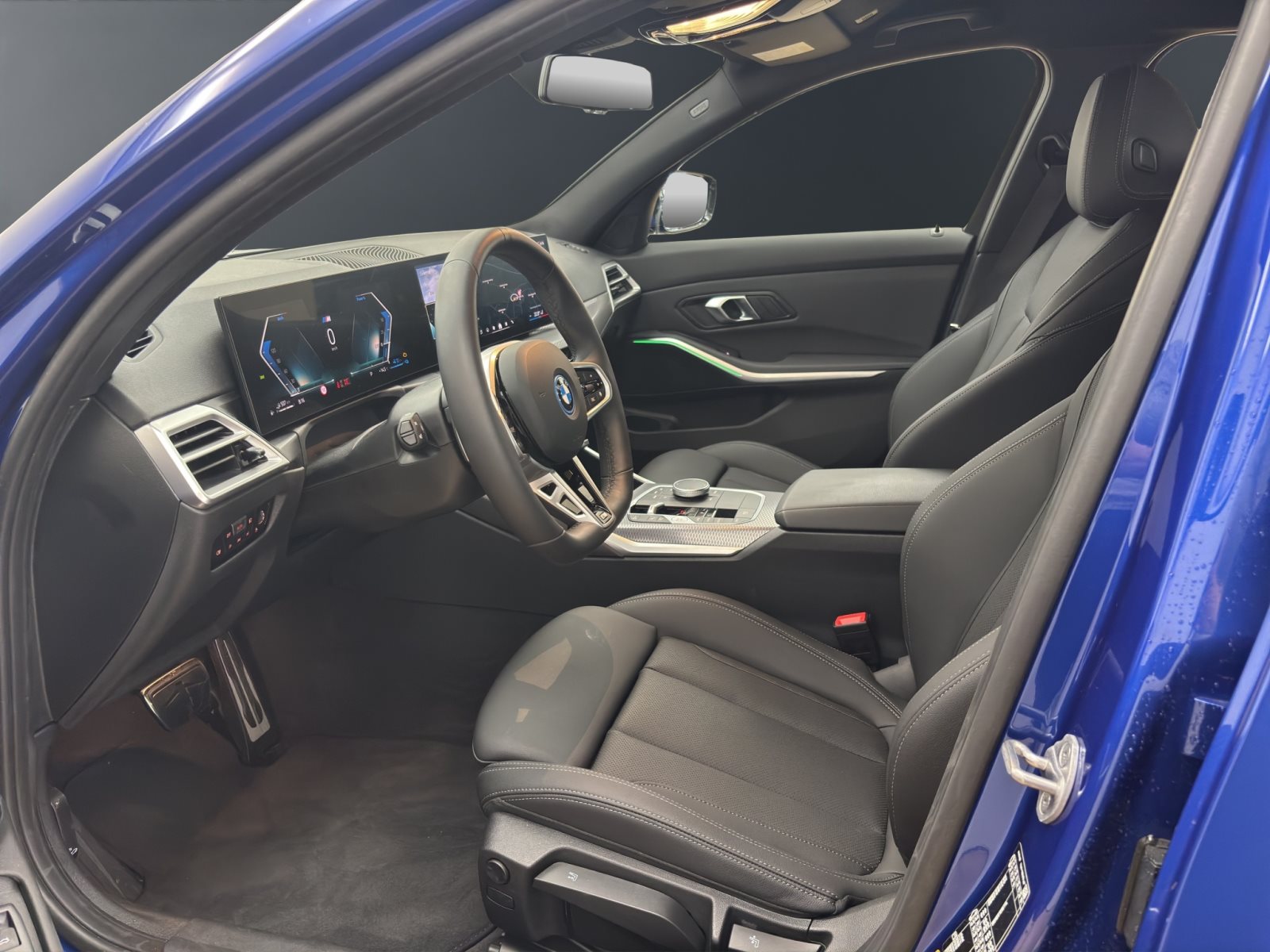 Fahrzeugabbildung BMW 330e xDrive Touring [M Sport, AHK, ACC, RFK]