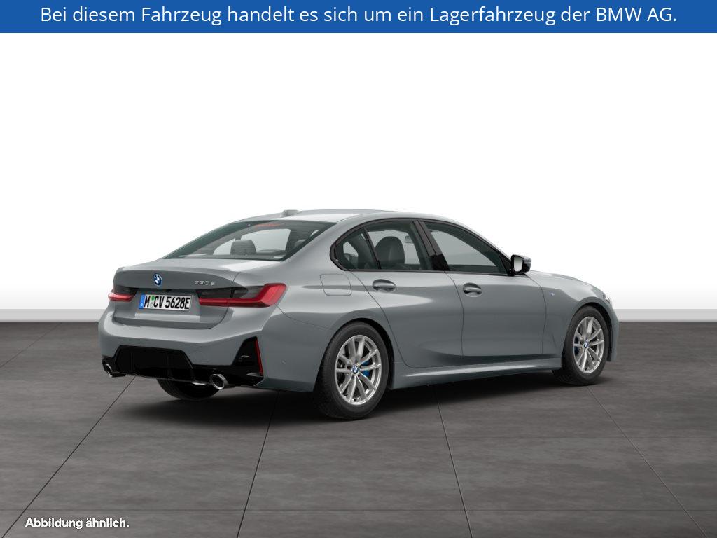 Fahrzeugabbildung BMW 330e Limousine