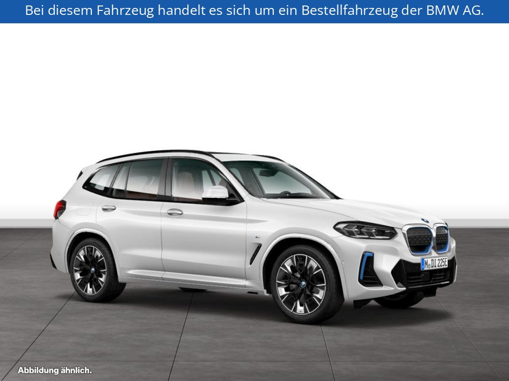 Fahrzeugabbildung BMW iX3 M Sport