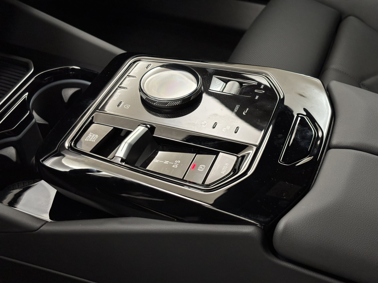 Fahrzeugabbildung BMW 520d Touring [M Sport, AHK, ACC, RFK, h&k Sound]