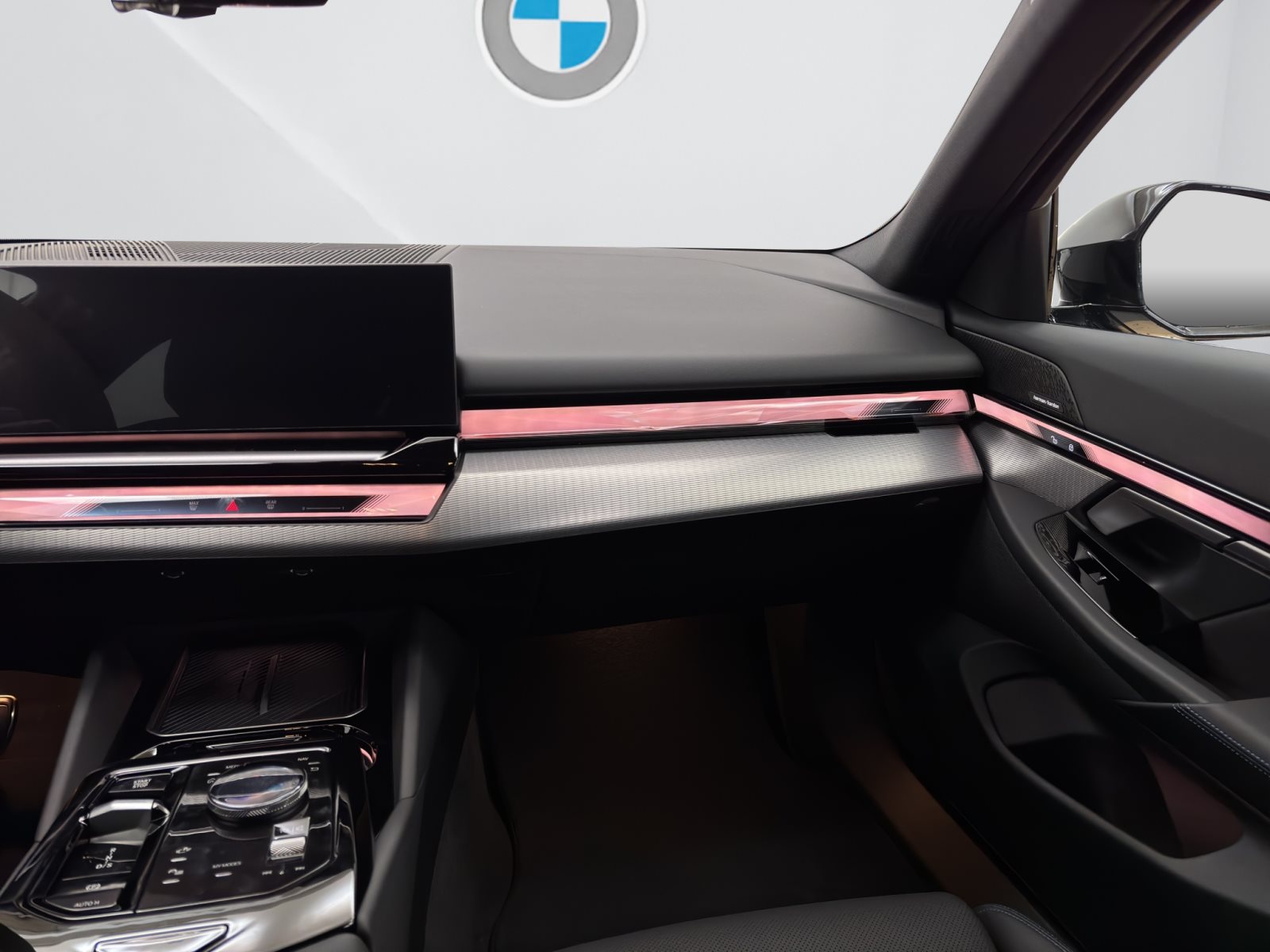 Fahrzeugabbildung BMW 520d Touring [M Sport, AHK, ACC, RFK, h&k Sound]