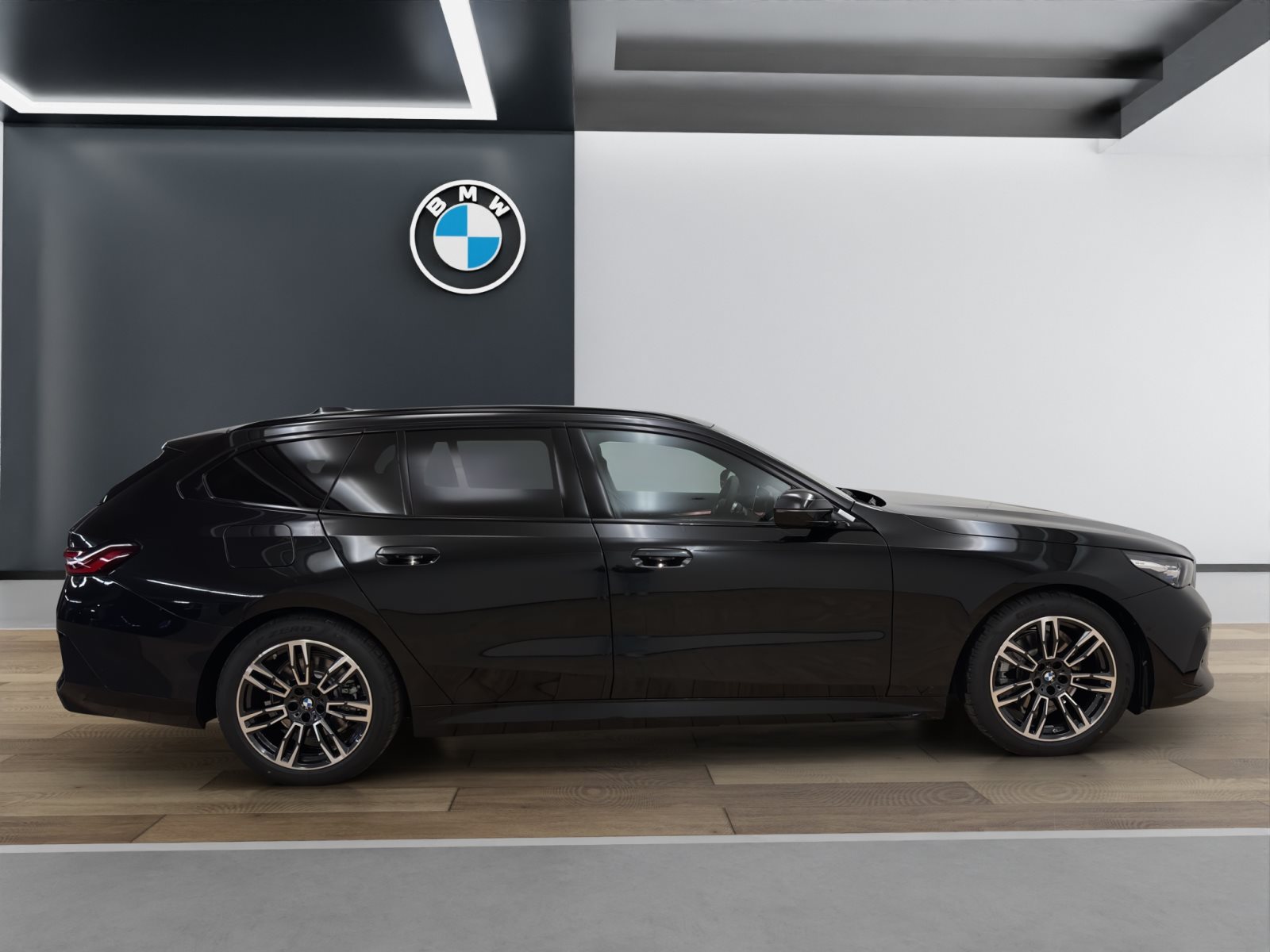 Fahrzeugabbildung BMW 520d Touring [M Sport, AHK, ACC, RFK, h&k Sound]