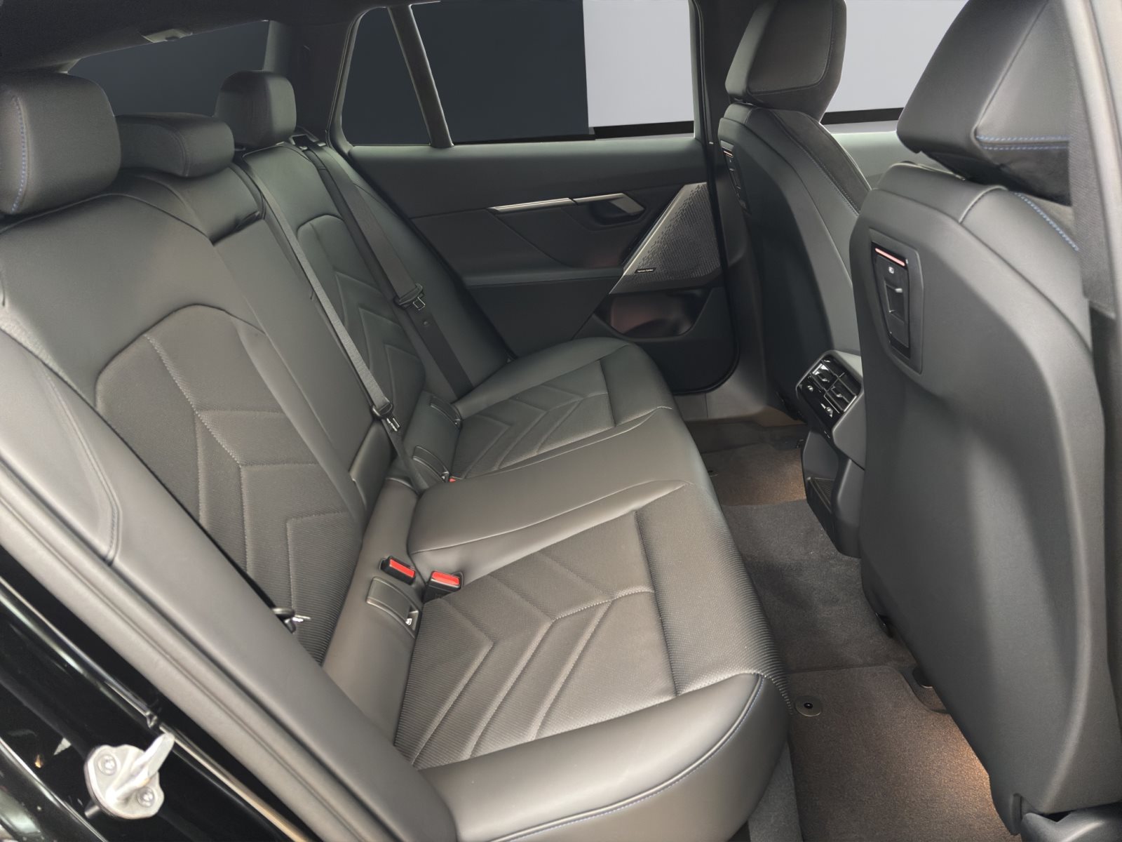 Fahrzeugabbildung BMW 520d Touring [M Sport, AHK, ACC, RFK, h&k Sound]