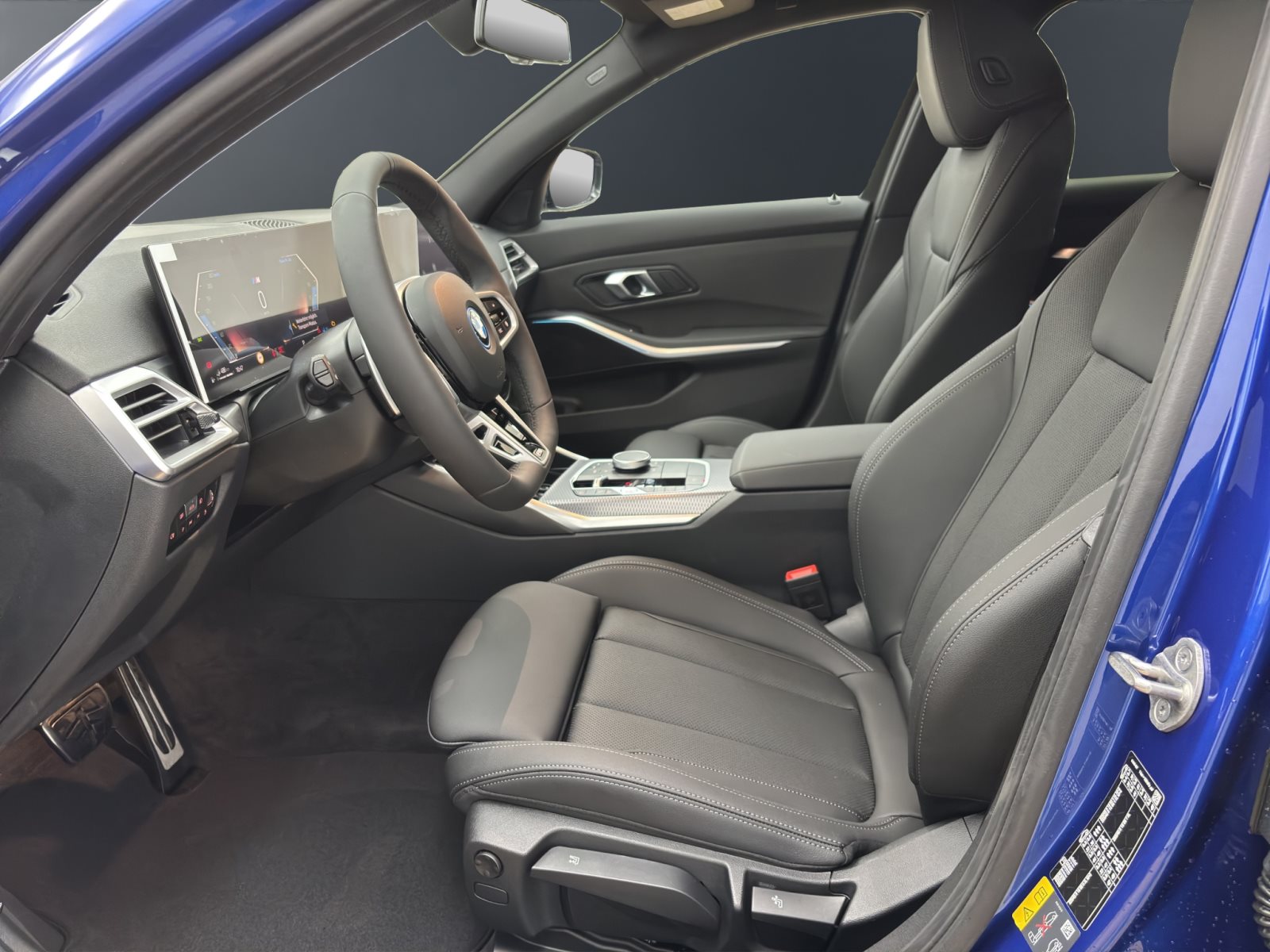 Fahrzeugabbildung BMW 330e Touring [M Sport, AHK, ACC, RFK, SHZ, HiFi]