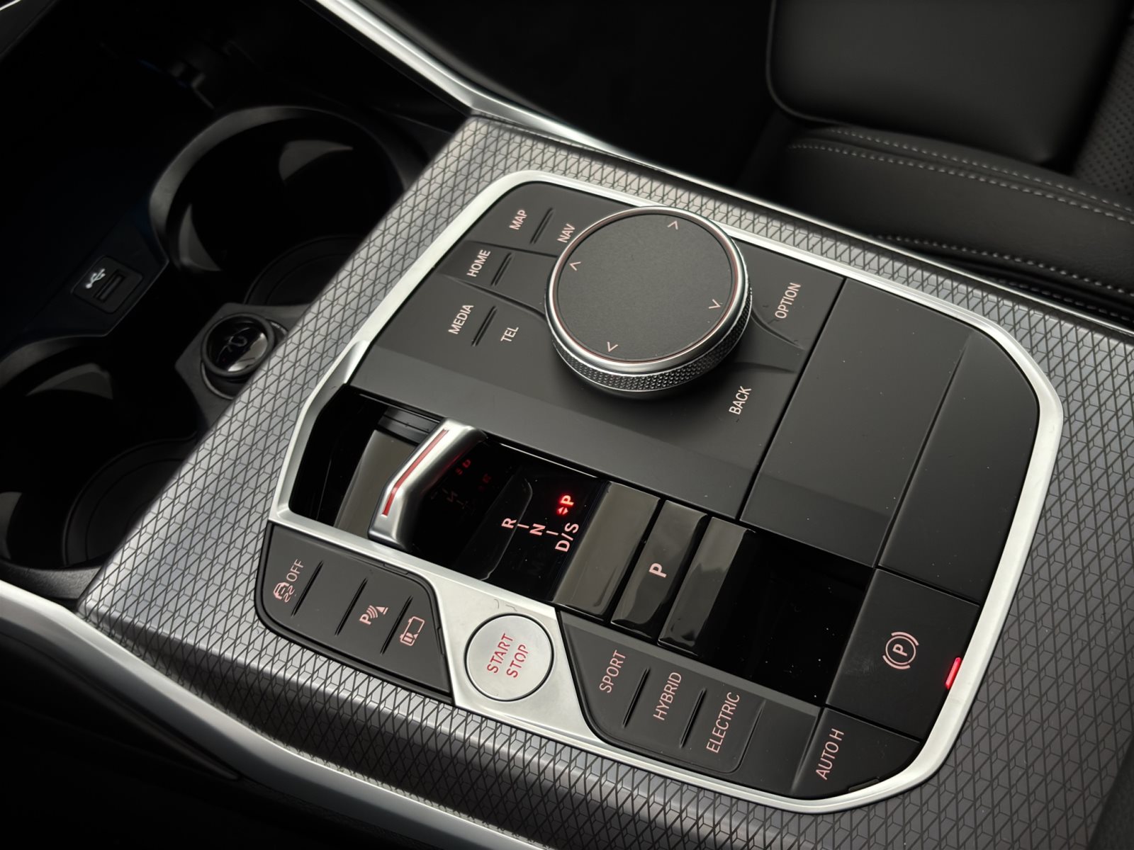 Fahrzeugabbildung BMW 330e Touring [M Sport, AHK, ACC, RFK, SHZ, HiFi]