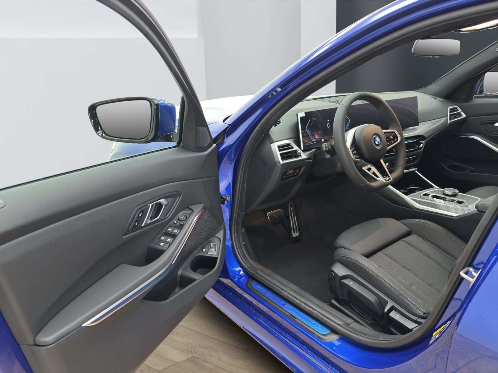 Fahrzeugabbildung BMW 330e Touring [M Sport, AHK, ACC, RFK, SHZ, HiFi]