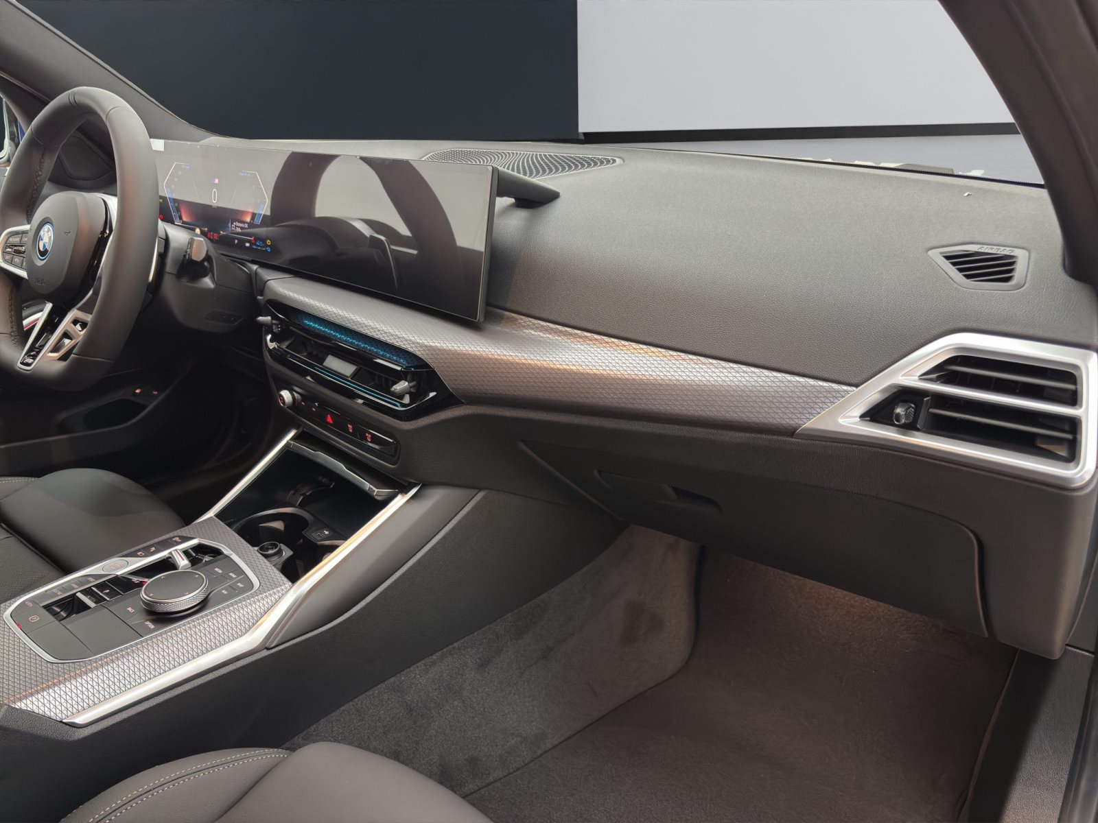 Fahrzeugabbildung BMW 330e Touring [M Sport, AHK, ACC, RFK, SHZ, HiFi]