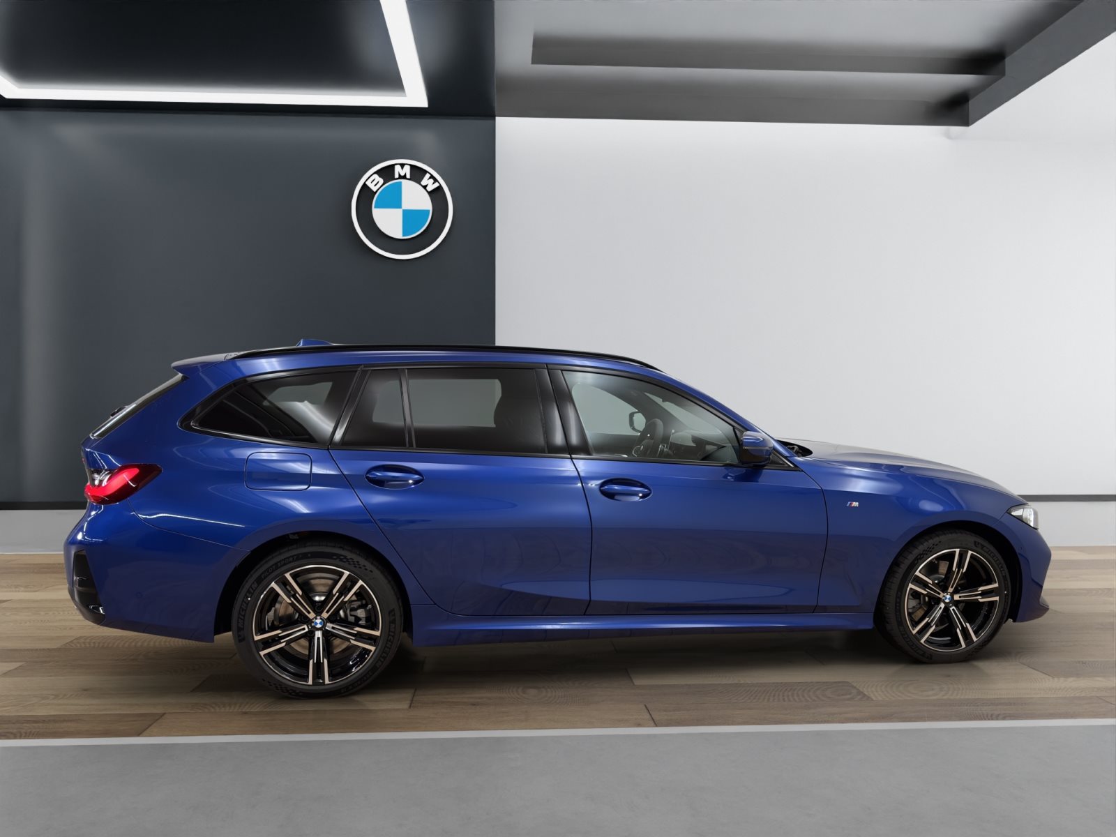 Fahrzeugabbildung BMW 330e Touring [M Sport, AHK, ACC, RFK, SHZ, HiFi]