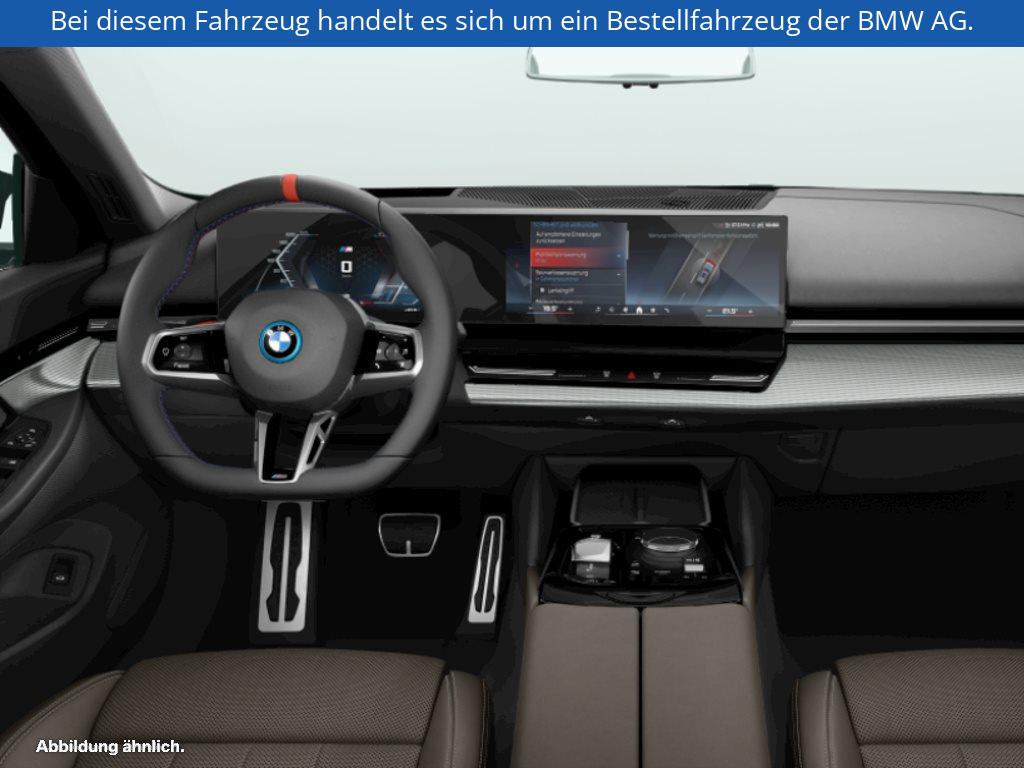 Fahrzeugabbildung BMW i5 M60 xDrive Touring
